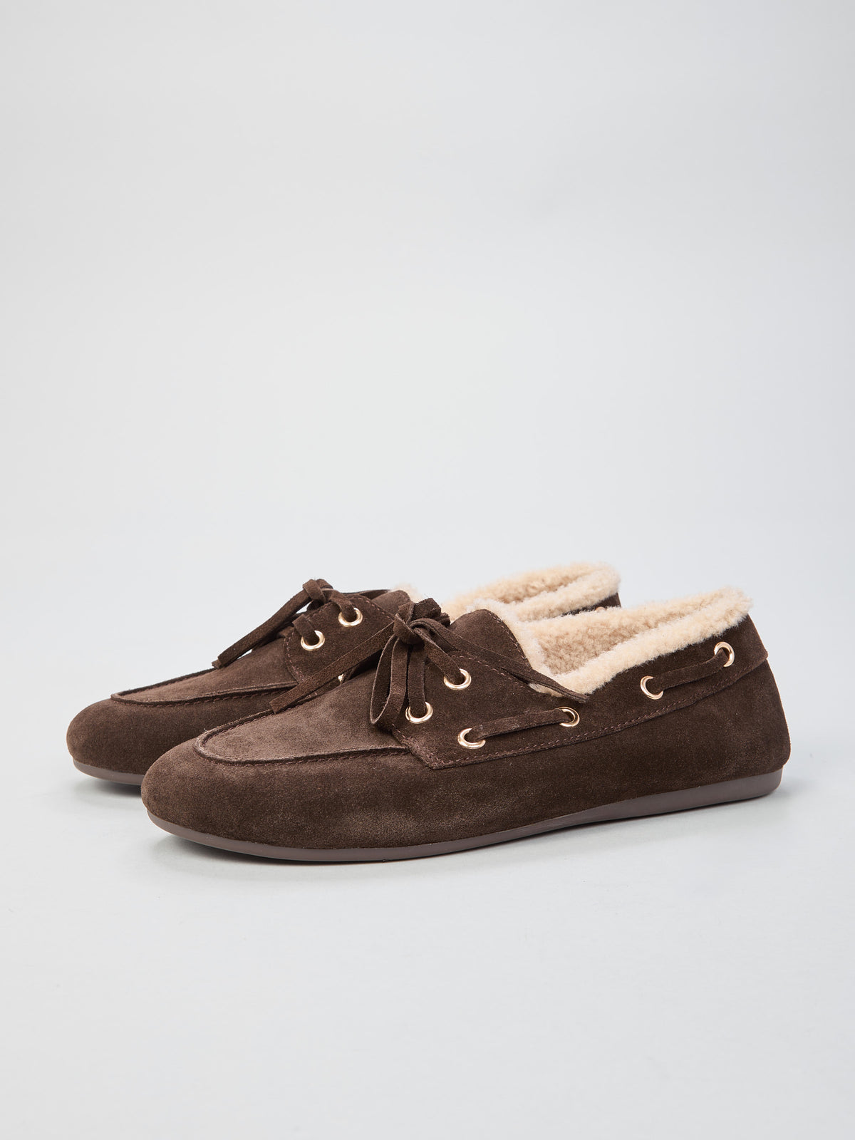 Ovyè - Mocassino in suede punta tonda con lacci e fodera in morbida pelliccia