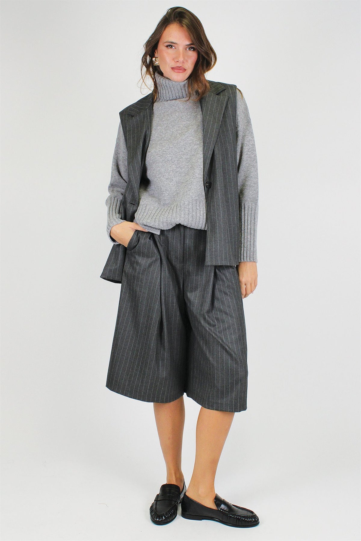 Tensione in - Gilet gessato con chiusura ad un bottone