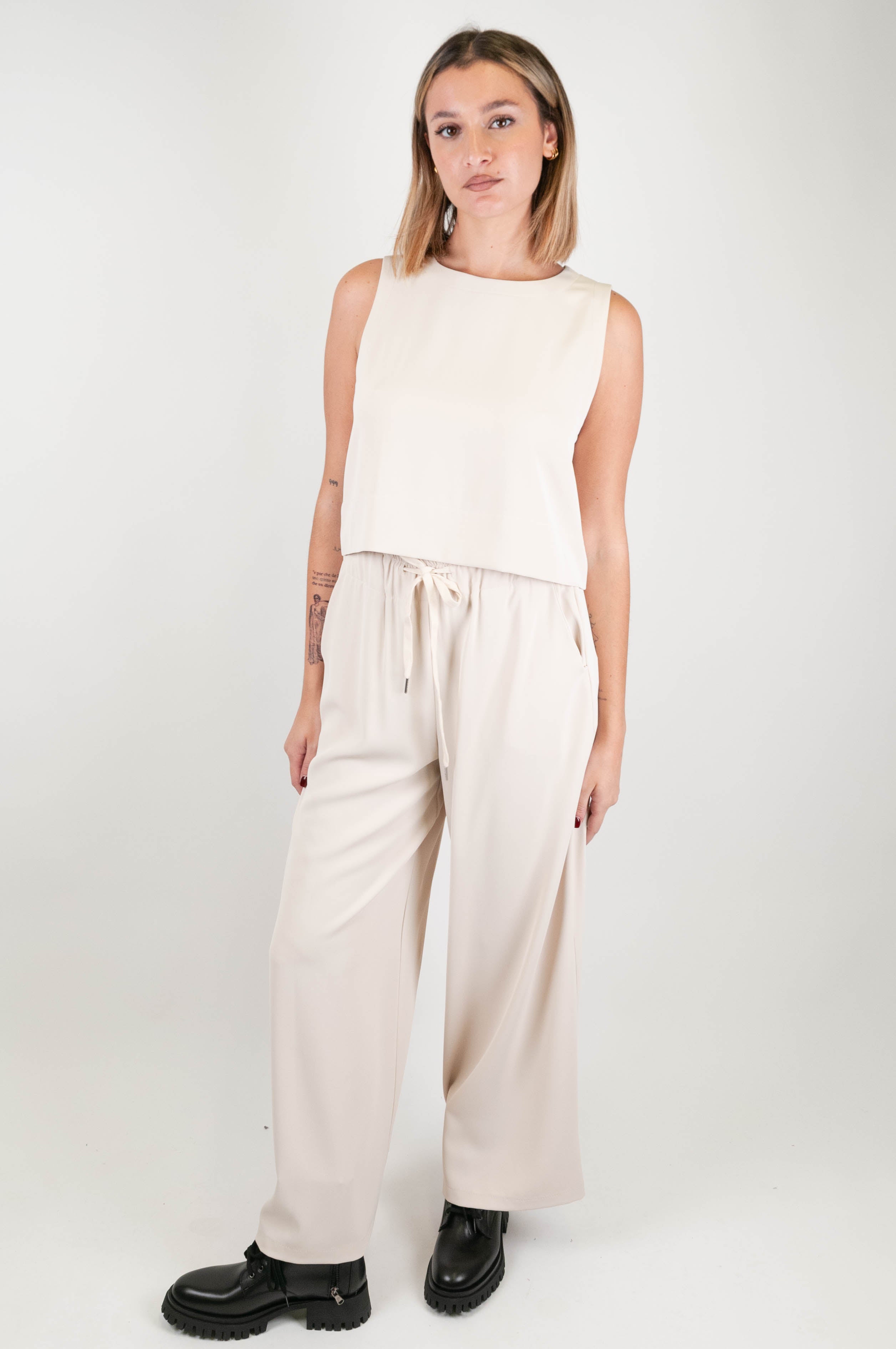 Tensione in - Pantalone palazzo con coullisse in tessuto crepe