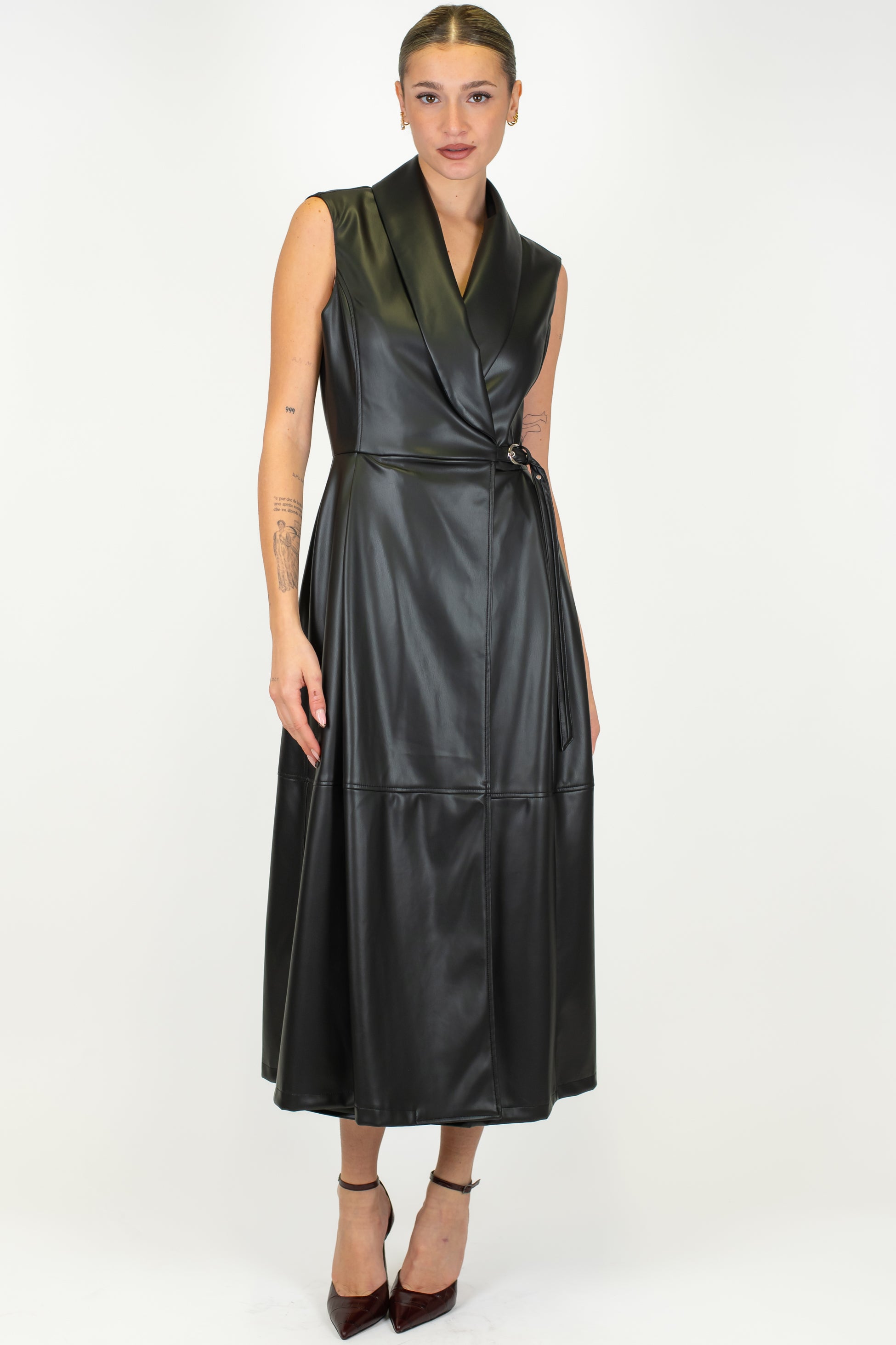 Imperial - Abito in ecopelle lungo senza maniche con cintura laterale