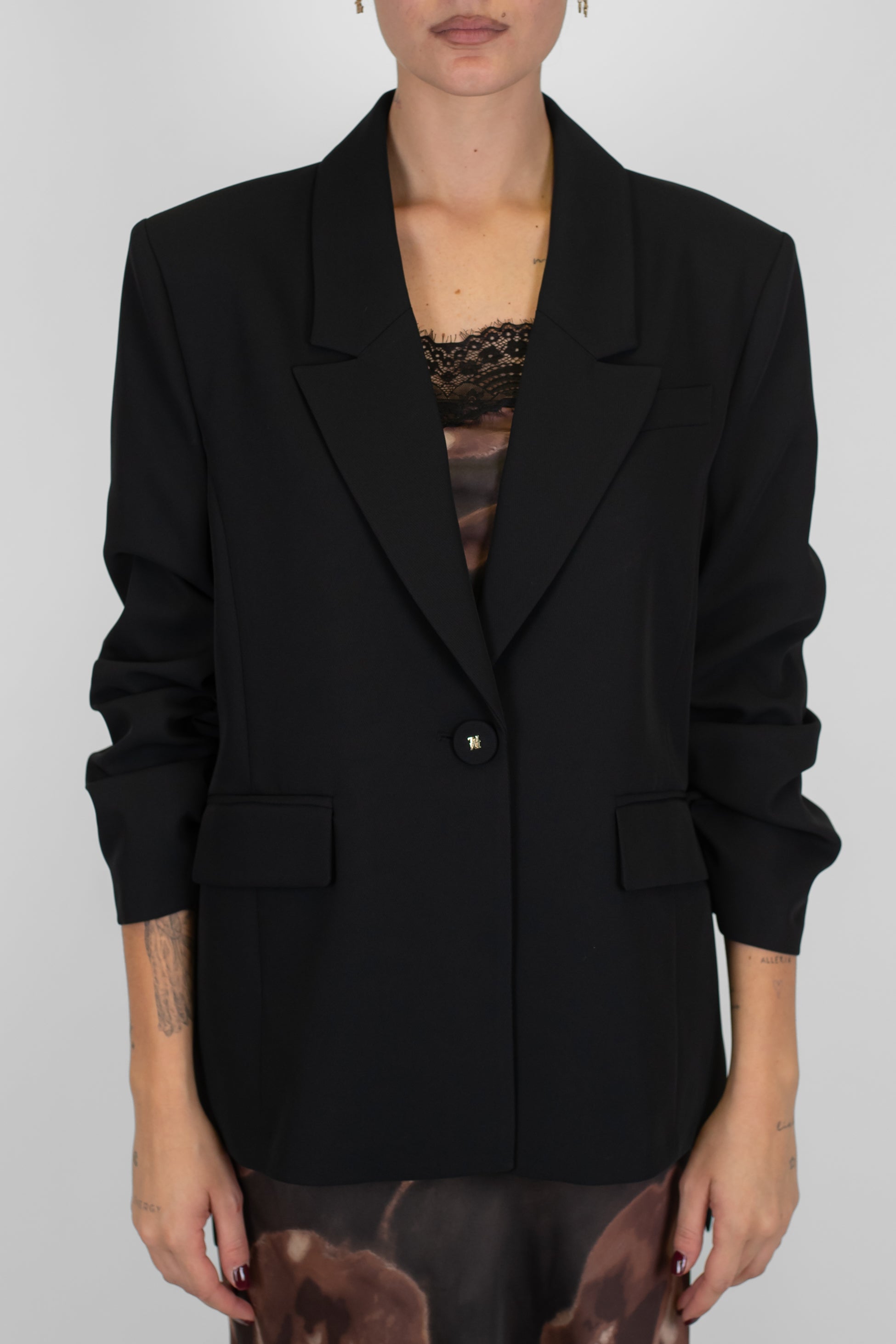 Imperial - Giacca monopetto in tessuto fluido con spalline e maniche arricciate