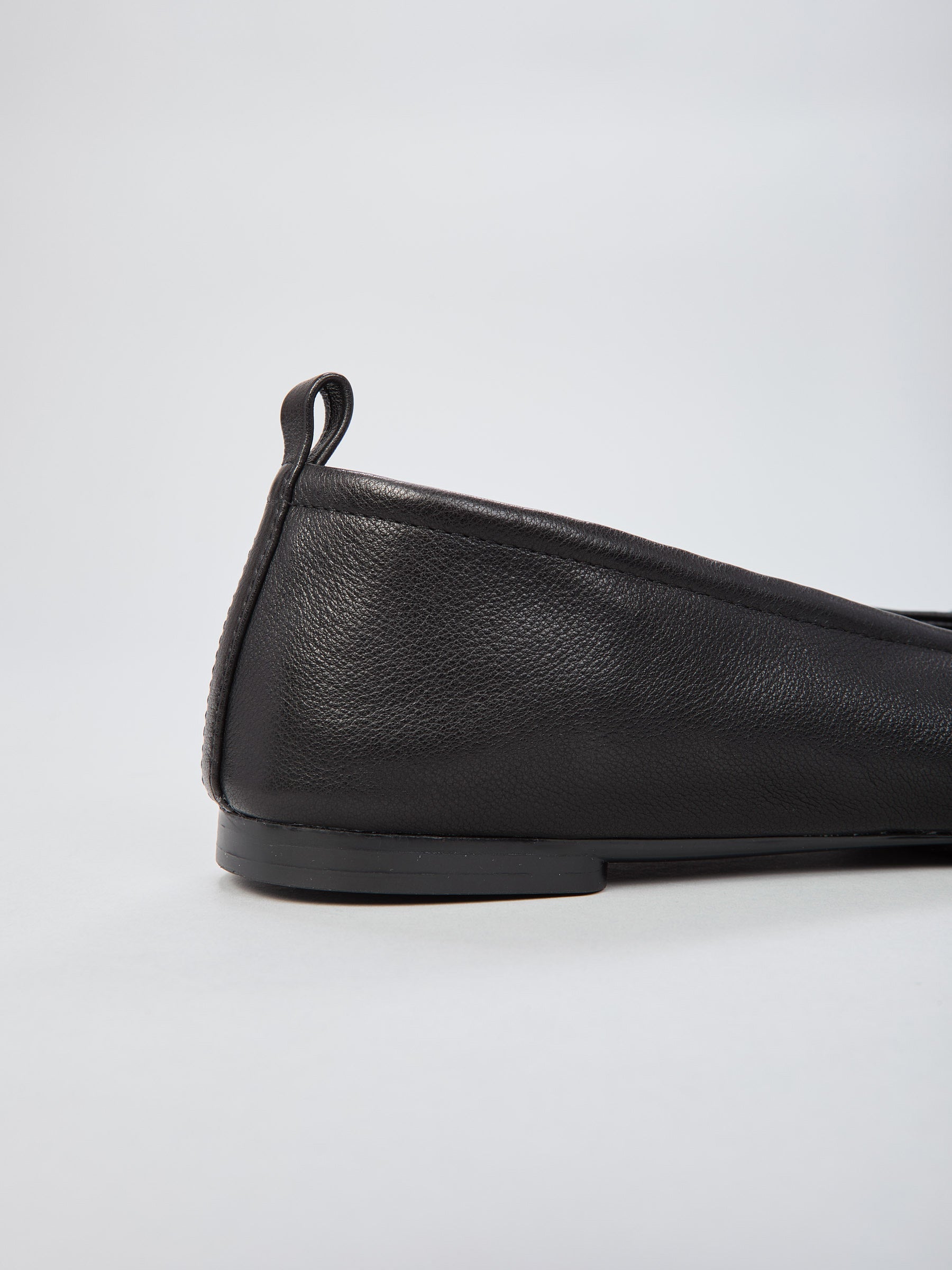 Ovyé - Ballerina in pelle martellata arricciata