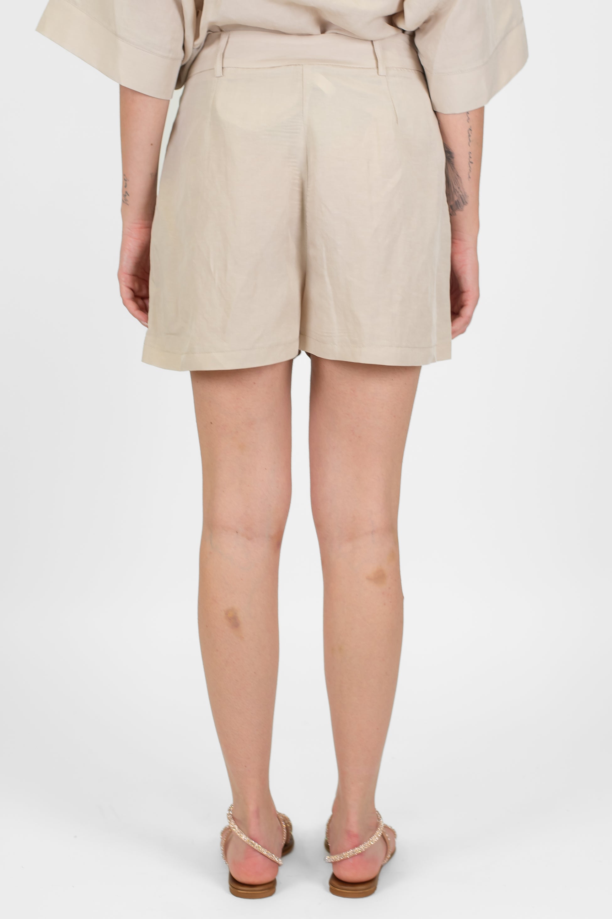 Tensione in - Coordinato in misto lino camicia over mezzamanica e shorts con elastico in vita