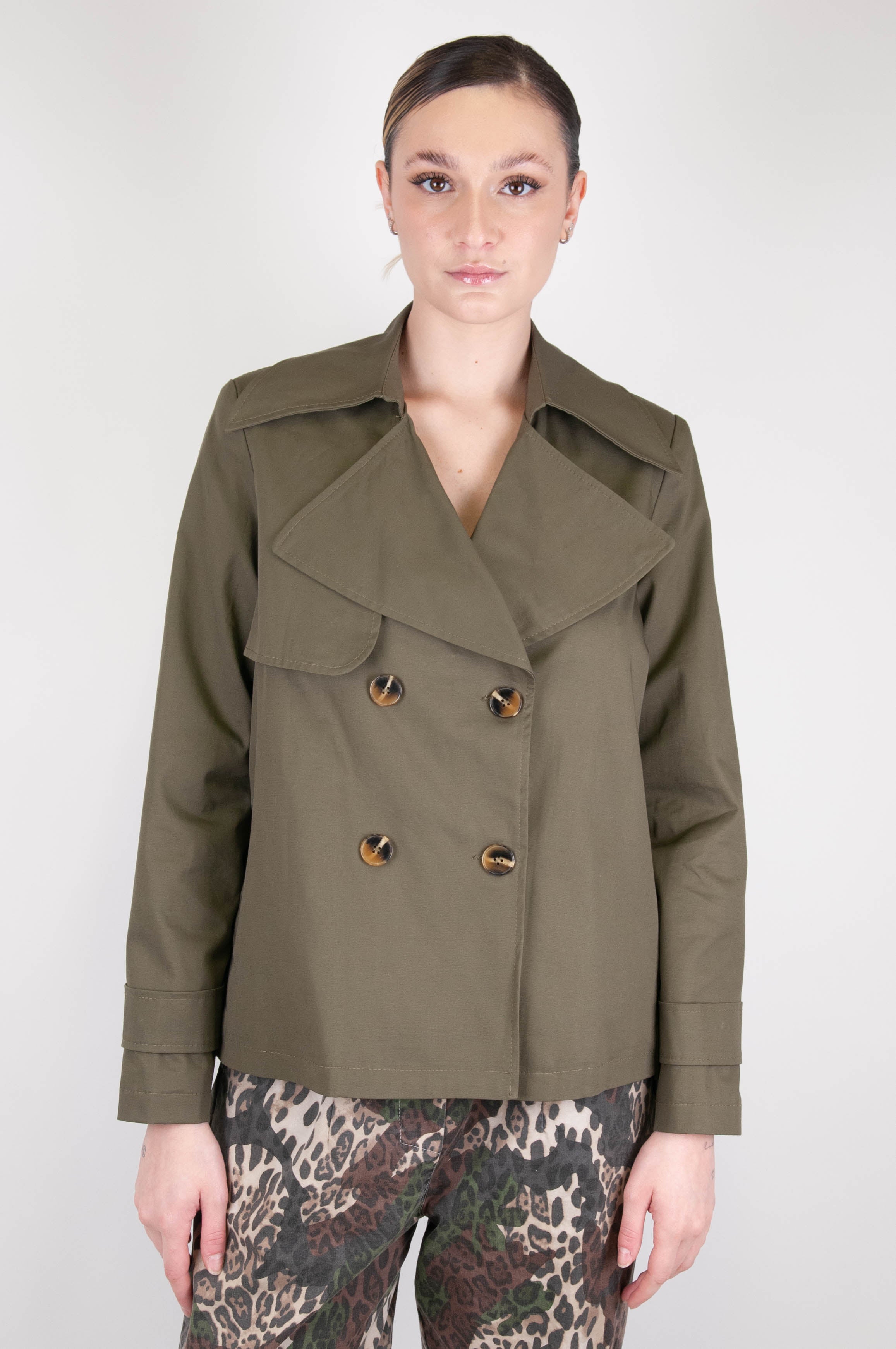 Motel - Short double-breasted trench coat with pleats on the back