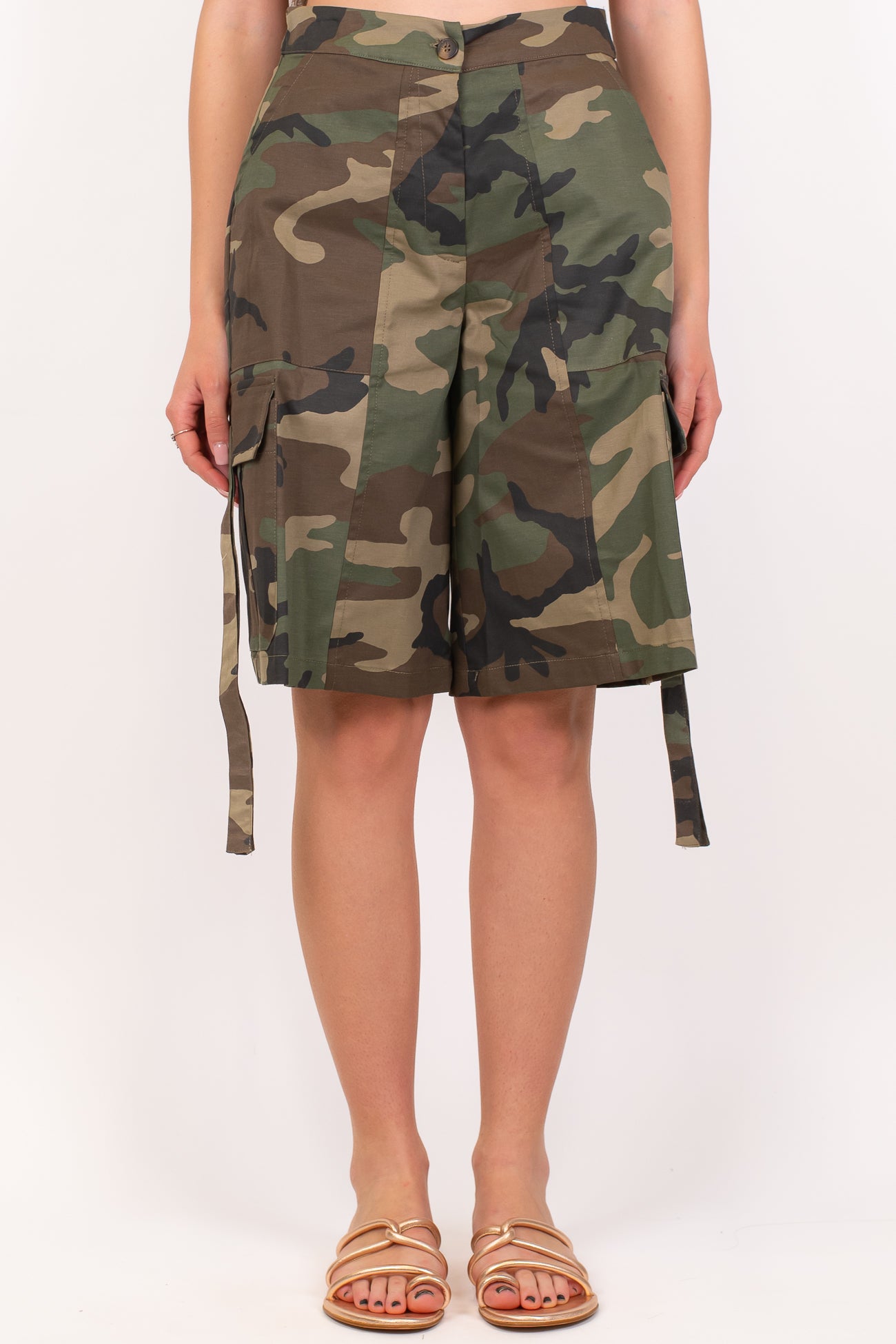 Tensione in - bermuda fantasia camouflage con tasconi laterali ed elastico sul retro