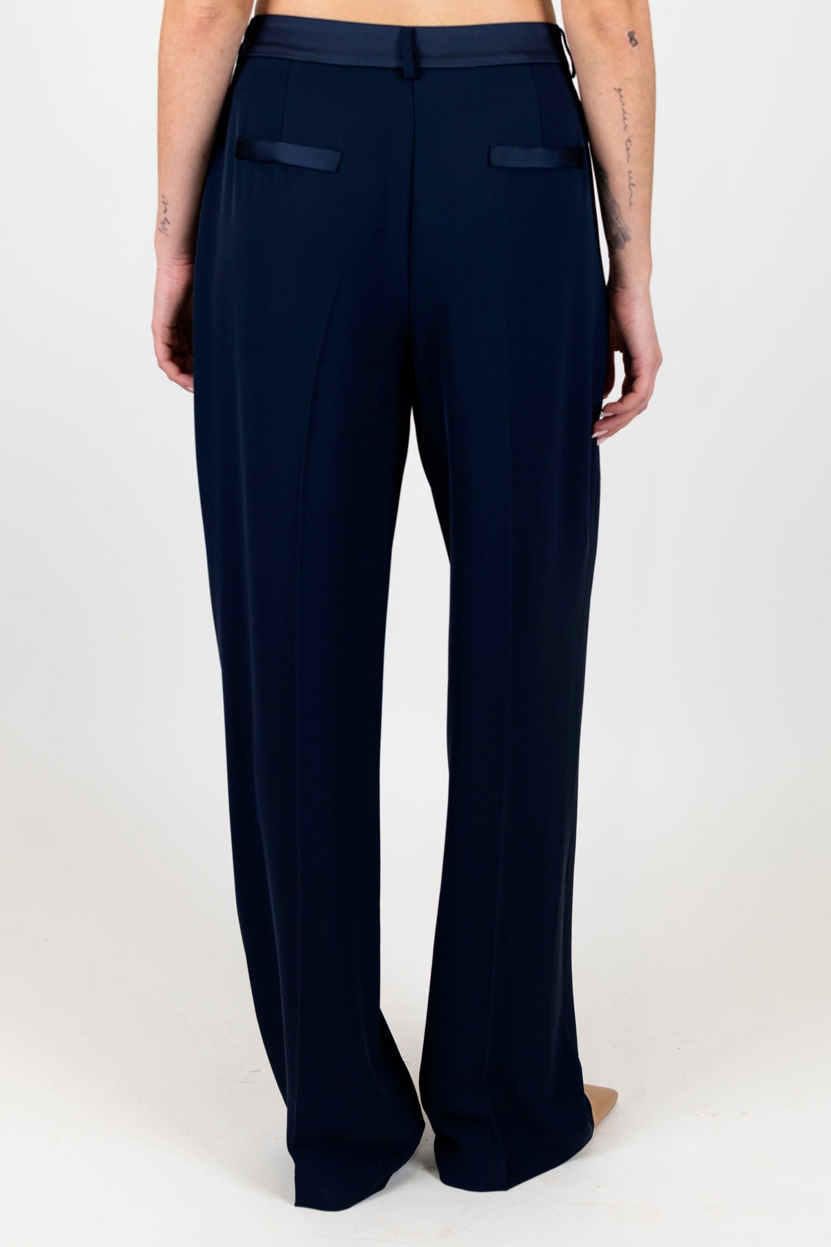 Imperial - Pantalone palazzo in tessuto fluido con pinces e profilo in raso