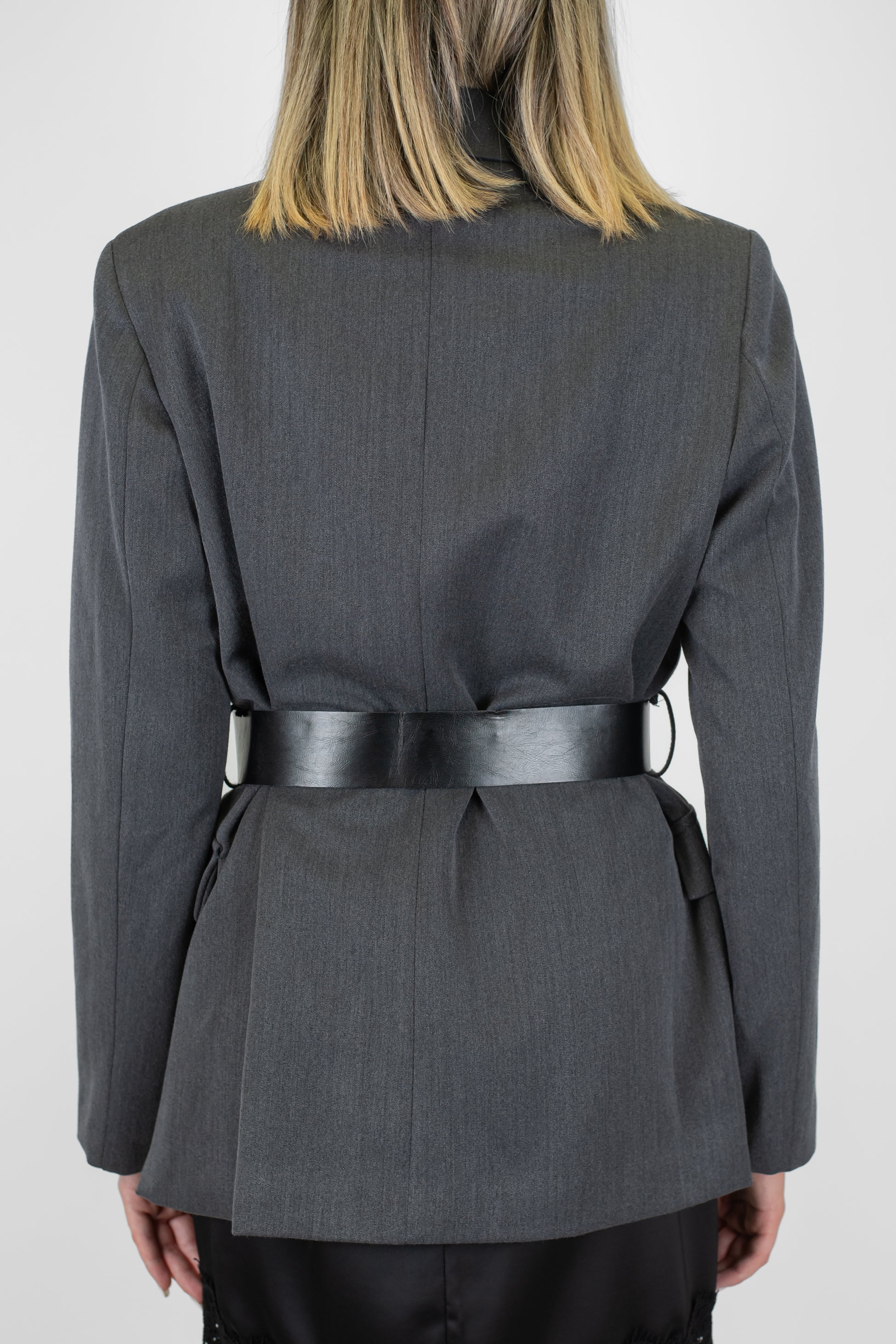 Dixie - Giacca doppiopetto con spille gioiello e cinturone in vita