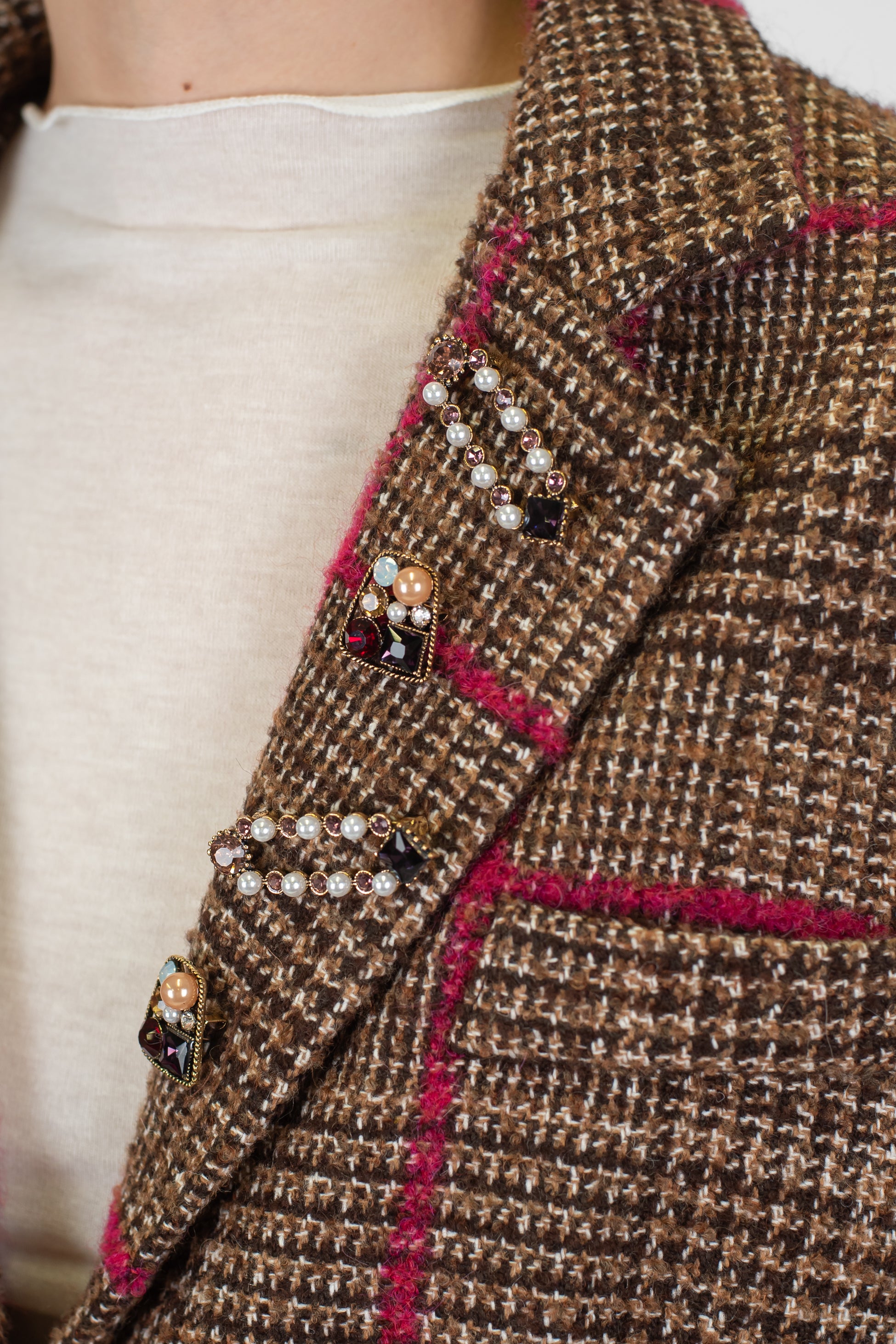 Tensione in - Giacca monopetto fantasia quadri in misto lana con spille