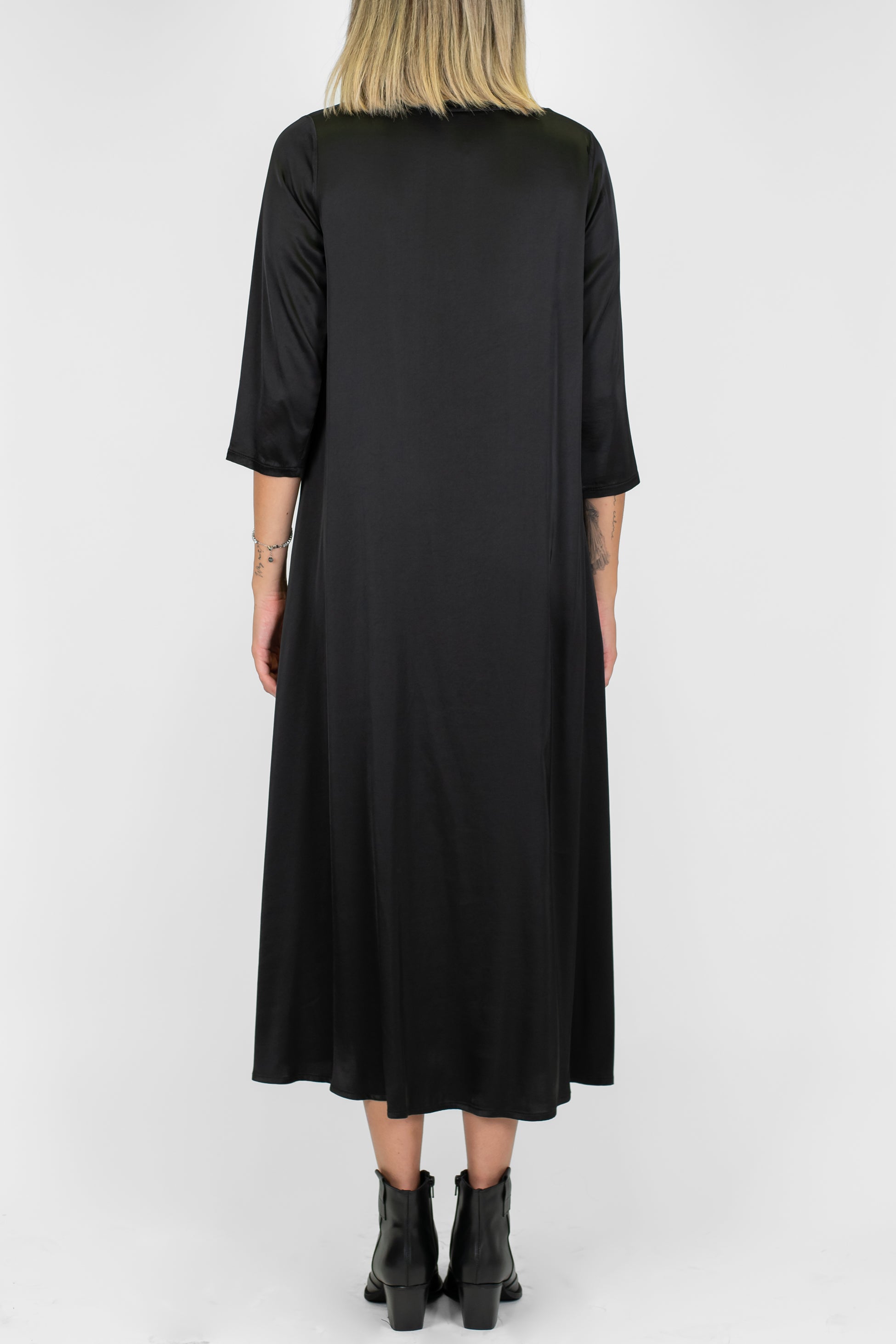 Tensione in - Abito lungo in viscosa con manica tre quarti