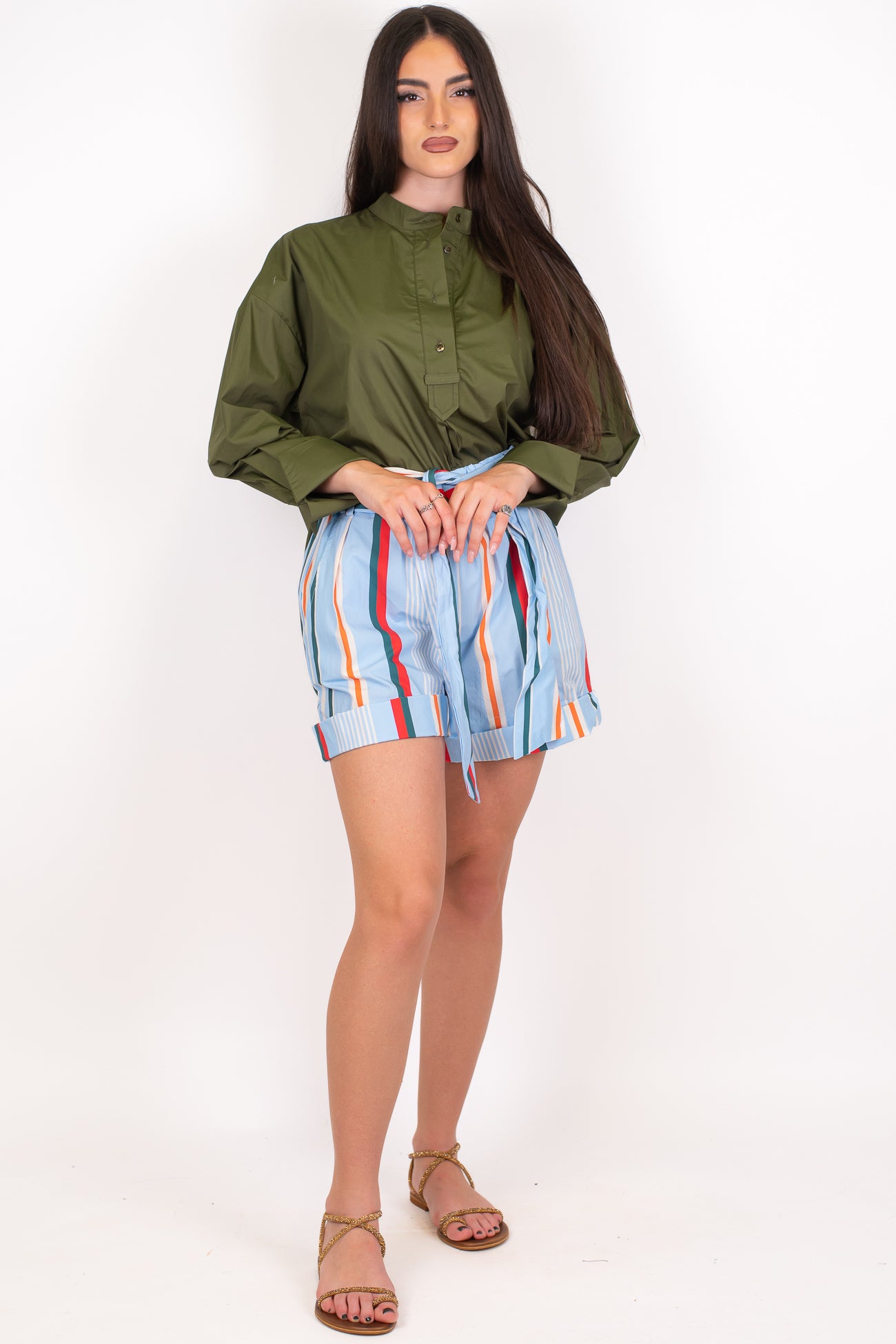 Tensione in - Shorts fantasia righe a contrasto con cintura in tessuto