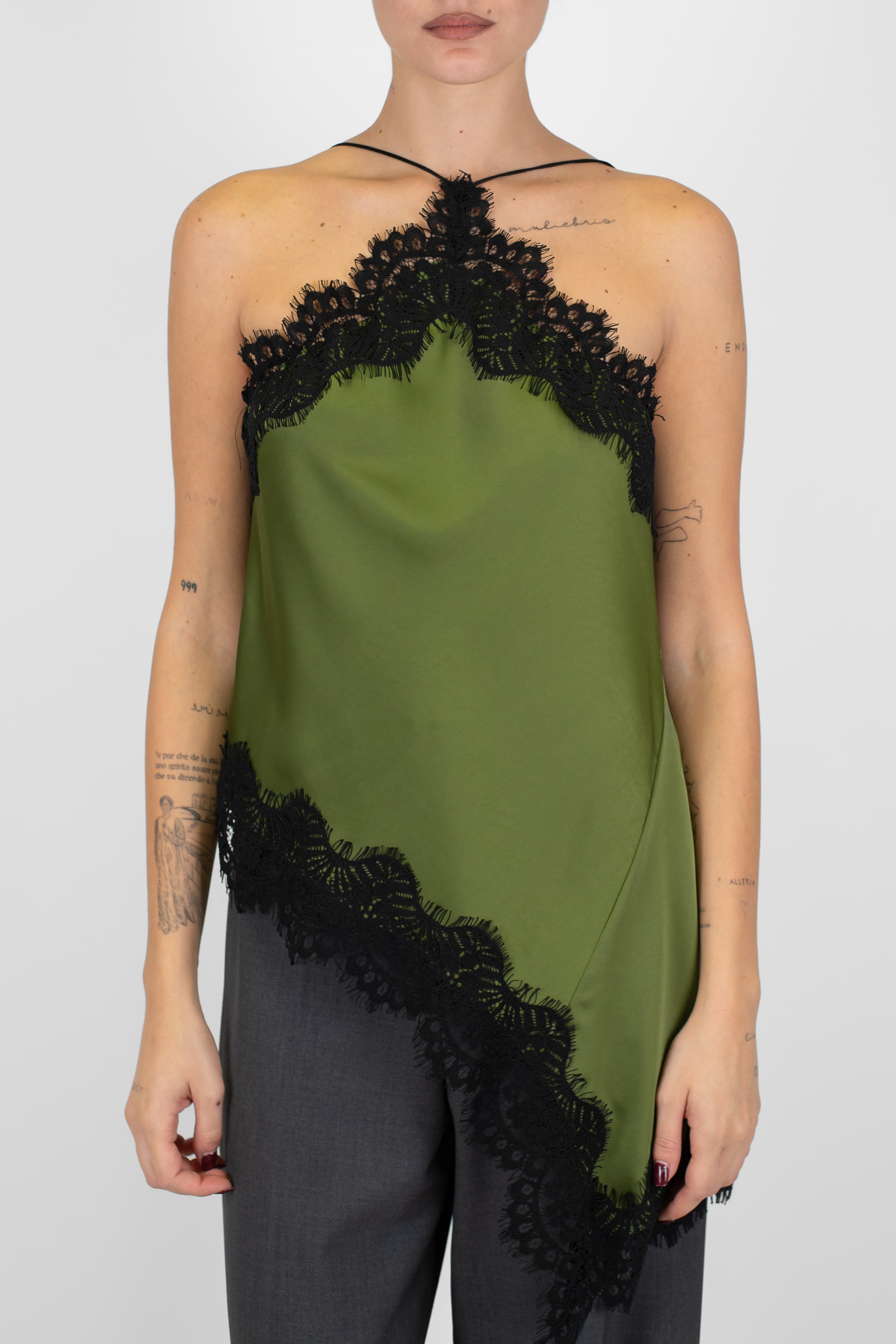 Motel - Top in satin con orli a contrasto in pizzo e asimmetria laterale