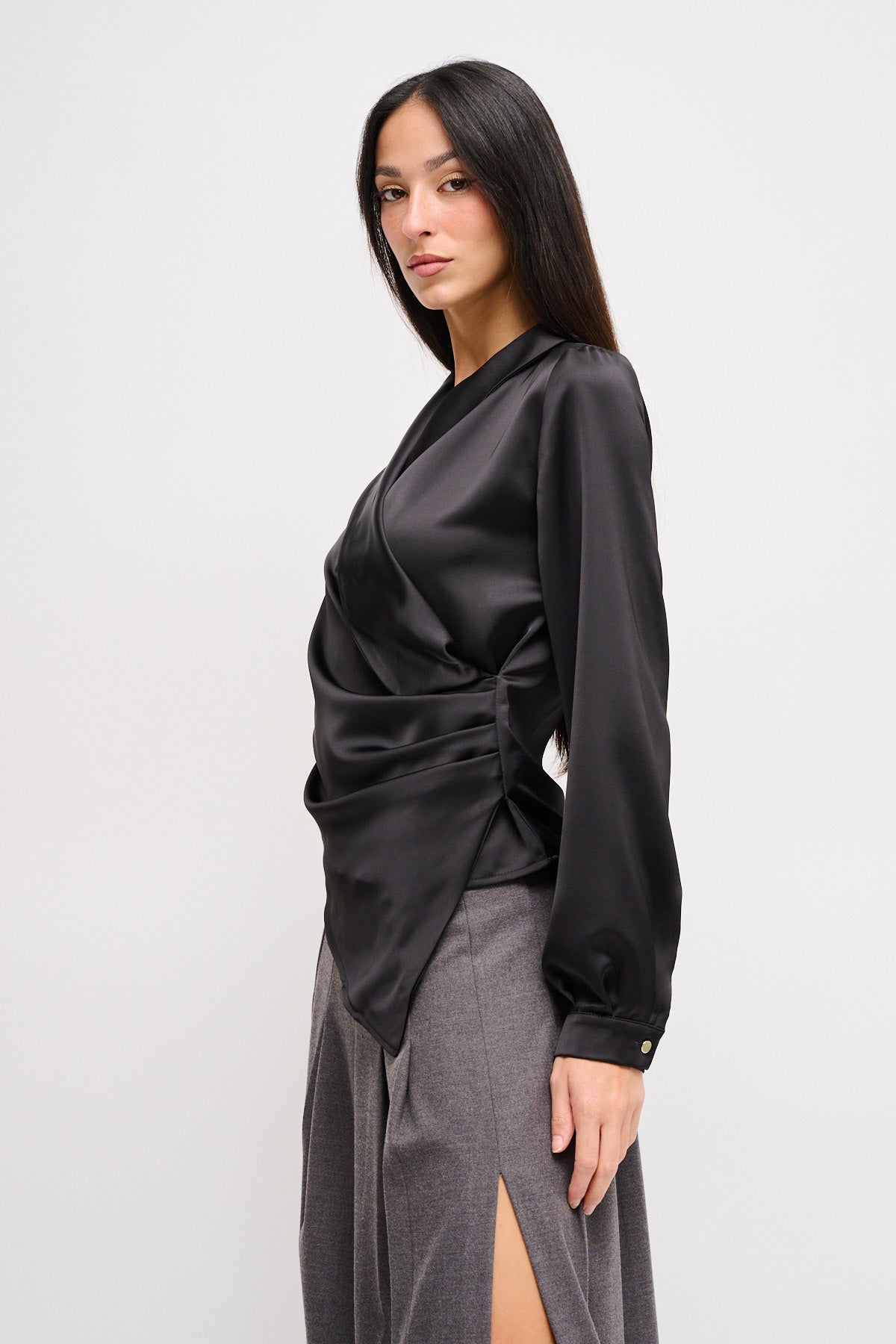 Maryley - Blusa con drappeggio e fondo asimmetrico