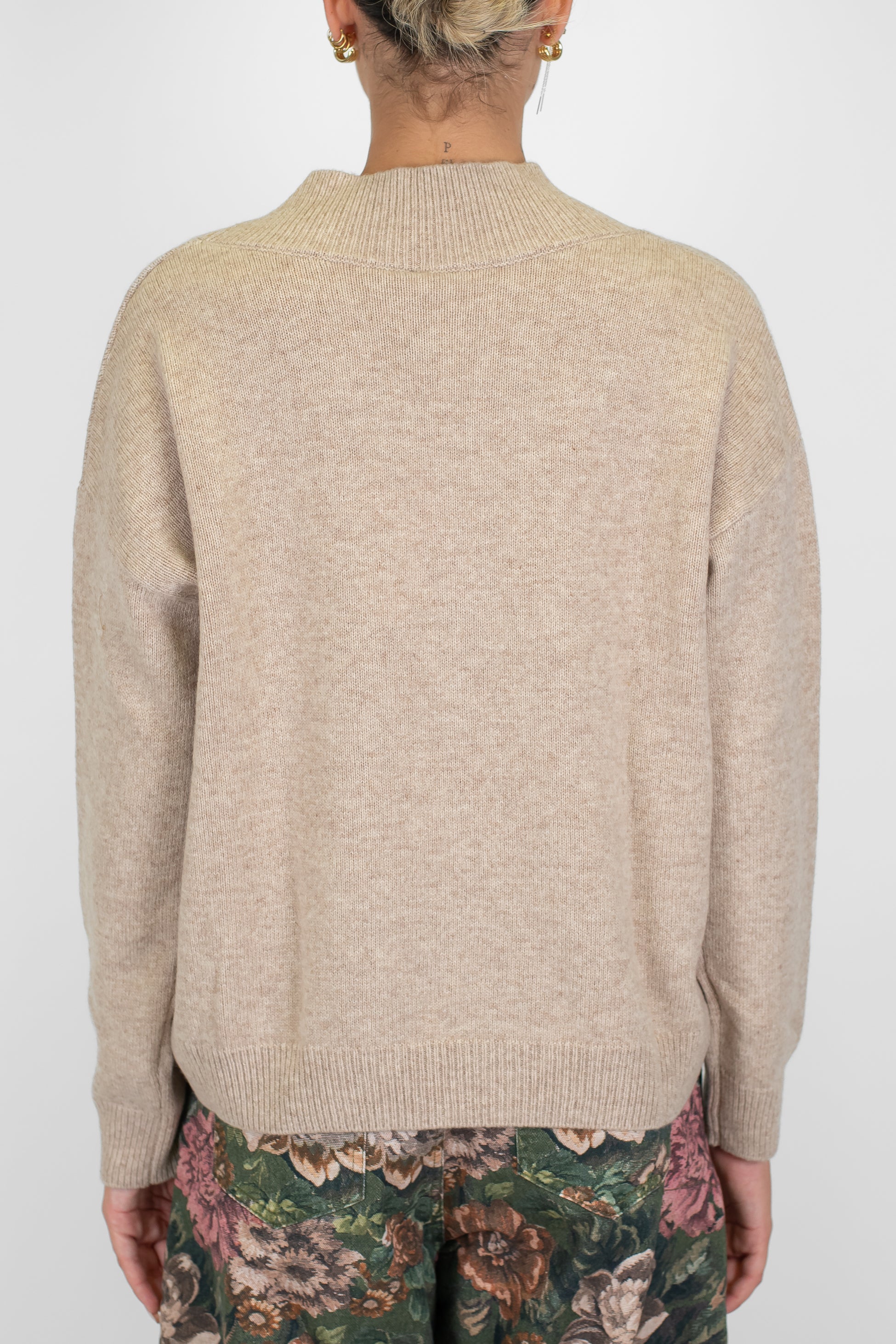 Tensione in - Maglia over scollo a V in pura lana