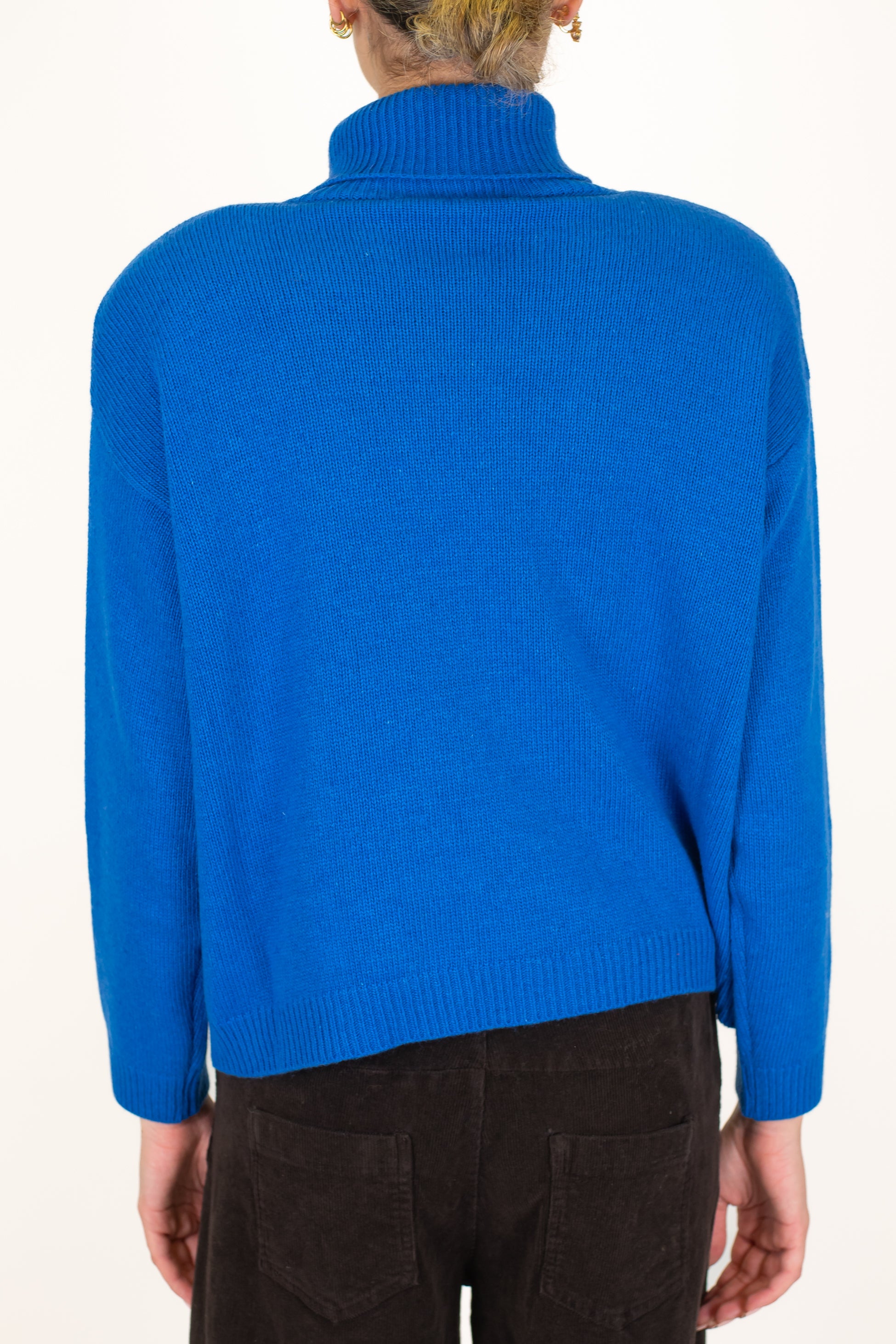 Motel - Dolcevita in misto lana con spalline e spilla gioiello