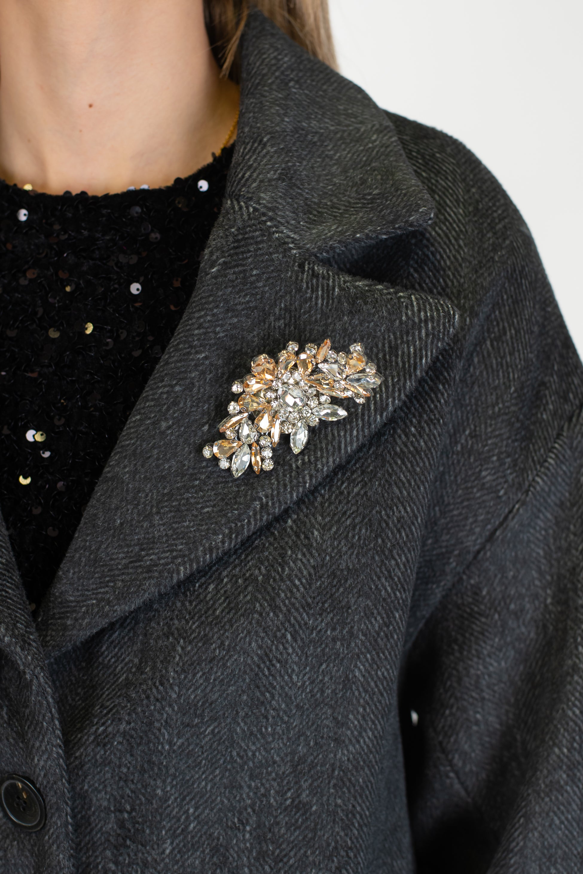 Maryley - Cappotto lungo fantasia diagonale con spilla gioiello e cintura in tessuto