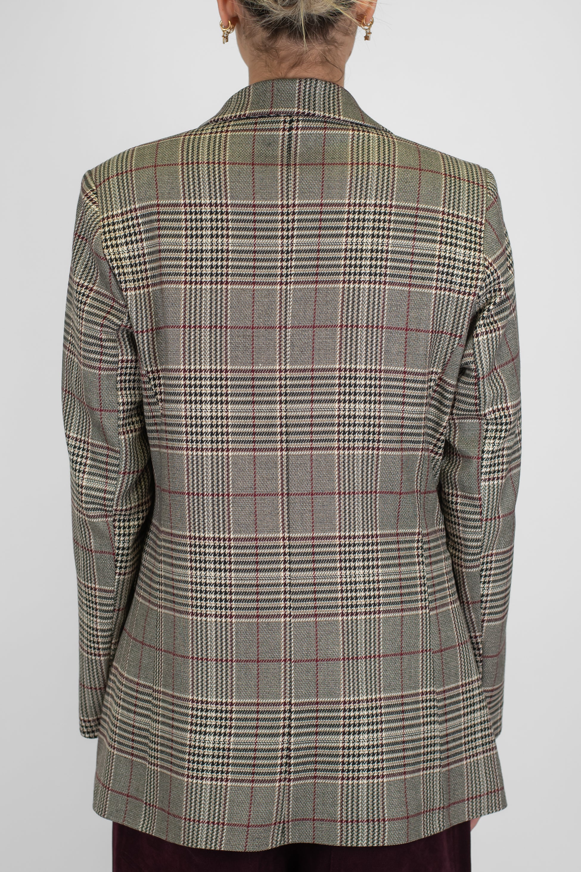 Tensione in - Giacca a due bottoni fantasia principe di galles con spilla gioiello sul rever