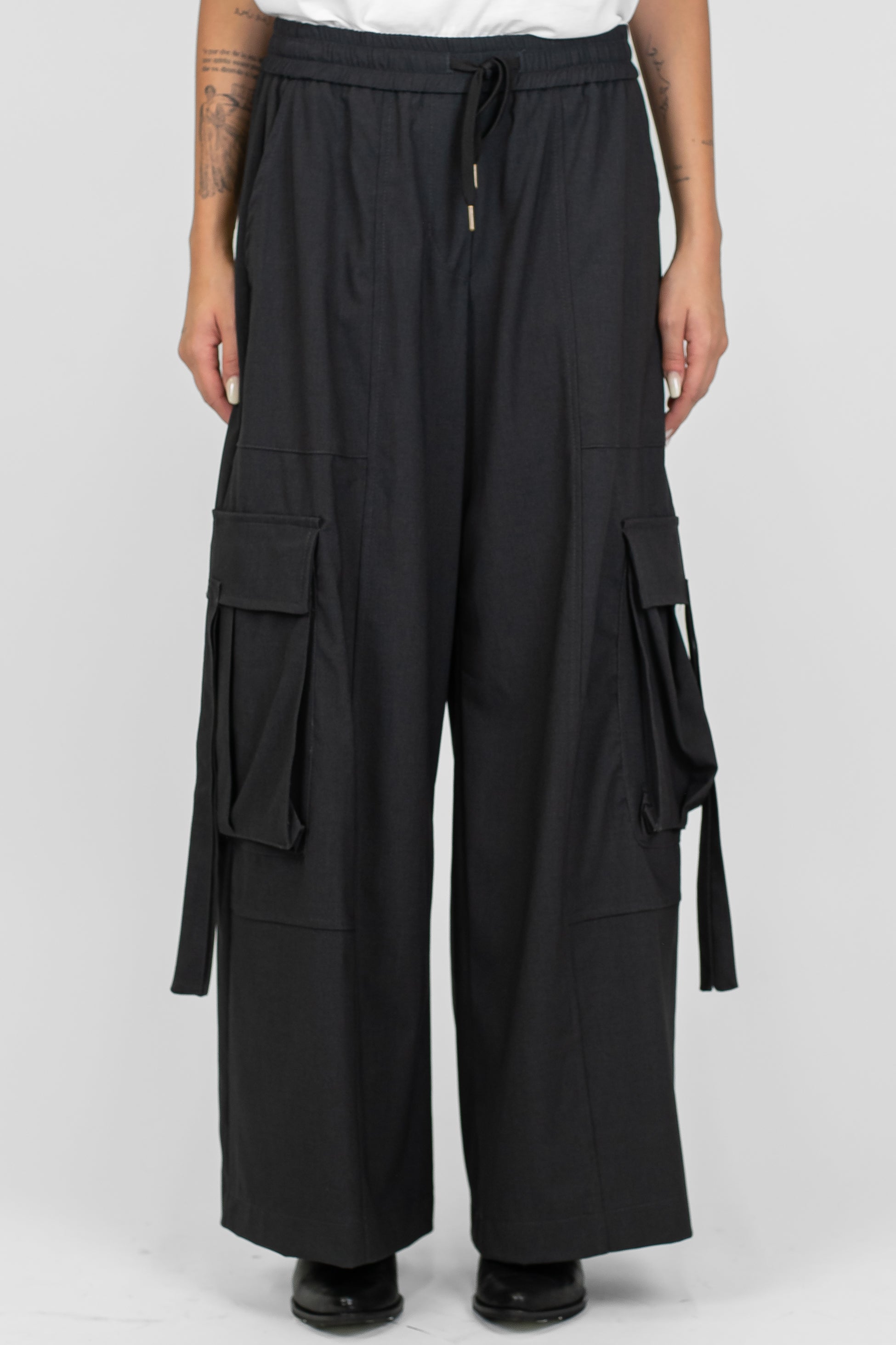 Tensione in - Pantalone cargo palazzo con soulisse in vita