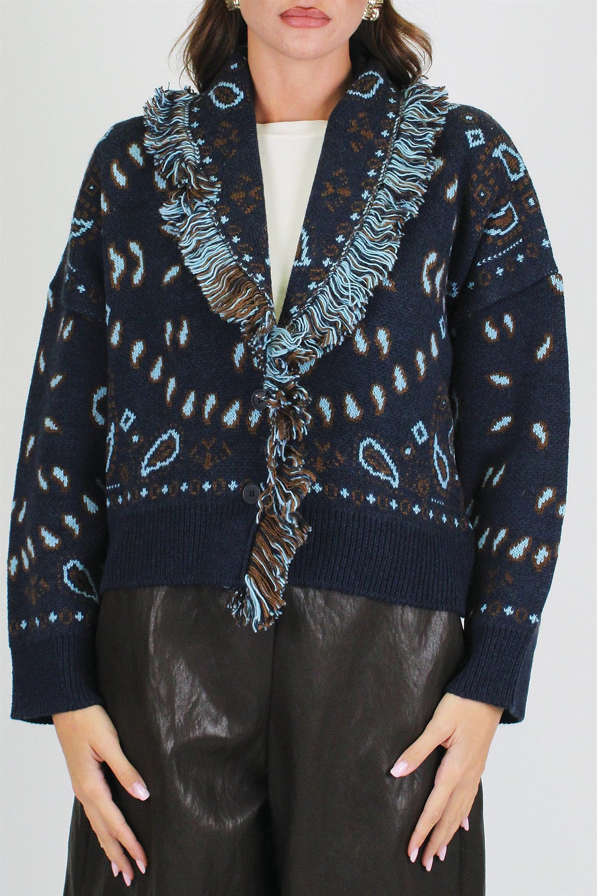 Tensione in - Cardigan corto fantasia bandana in misto lana con profilo frange