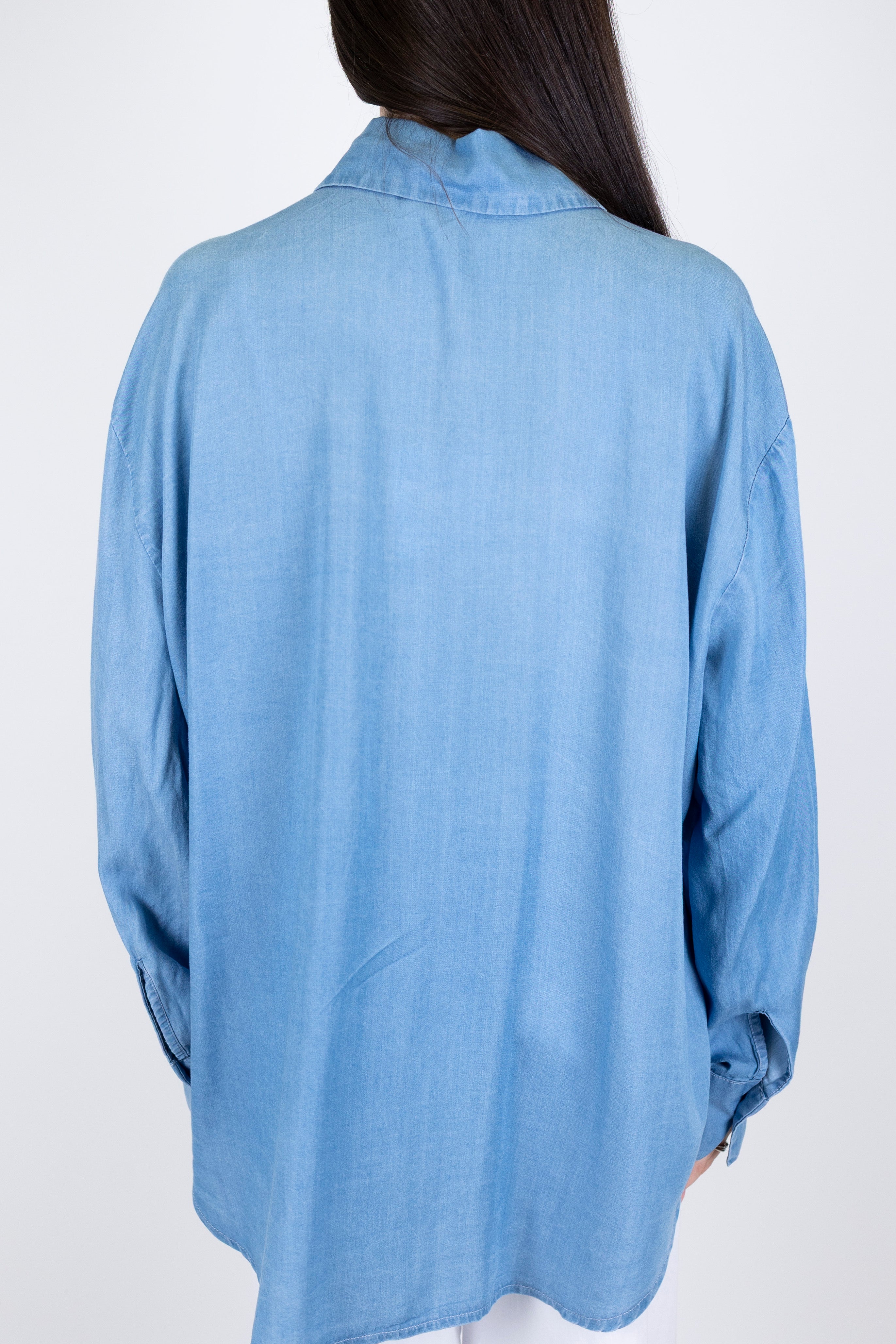 Tensione in - Camicia over in lyocell effetto denim con taschino in paillettes