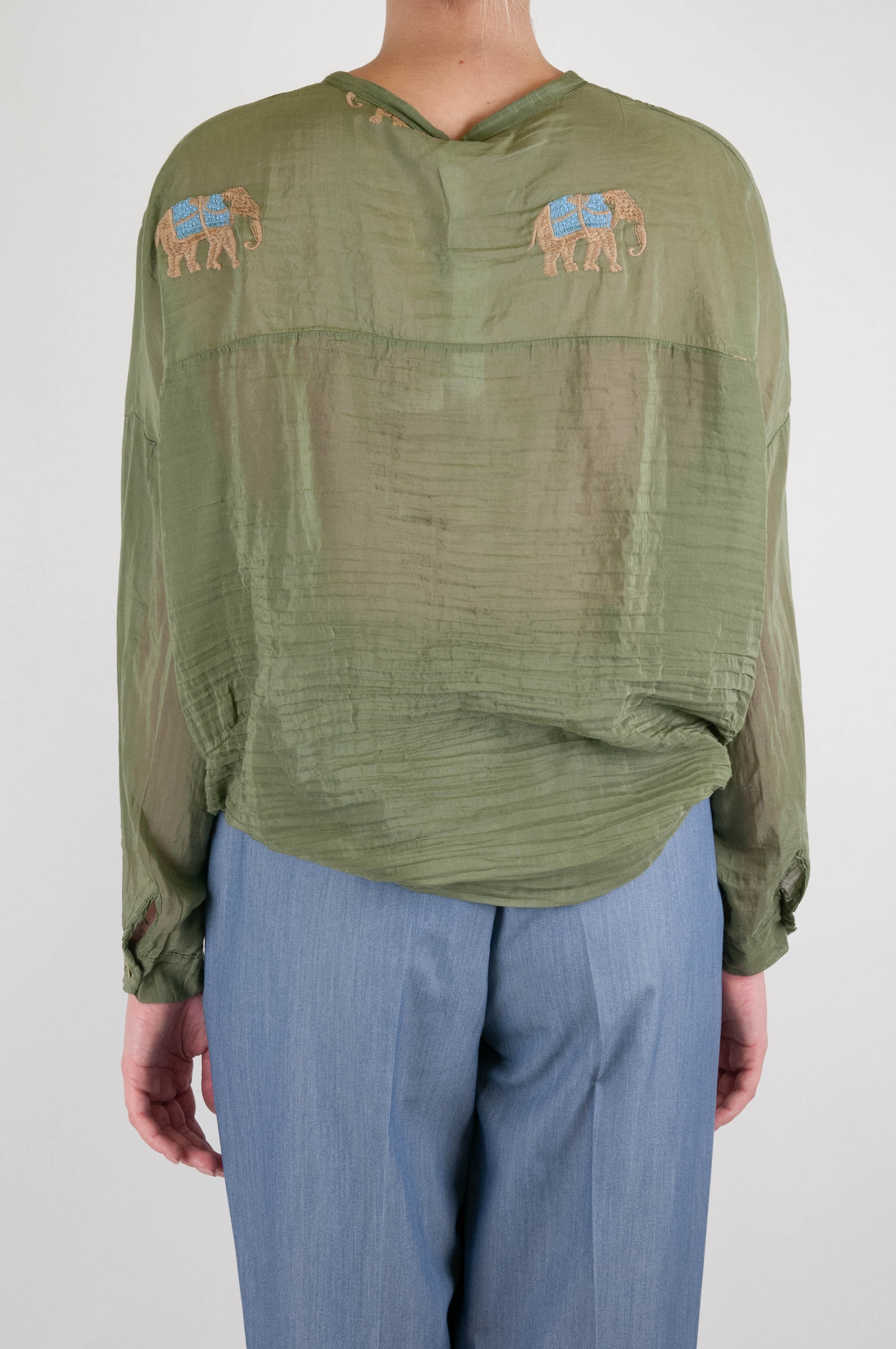 Tensione in - Camicia in misto seta con ricami elefanti e nodo sul fondo