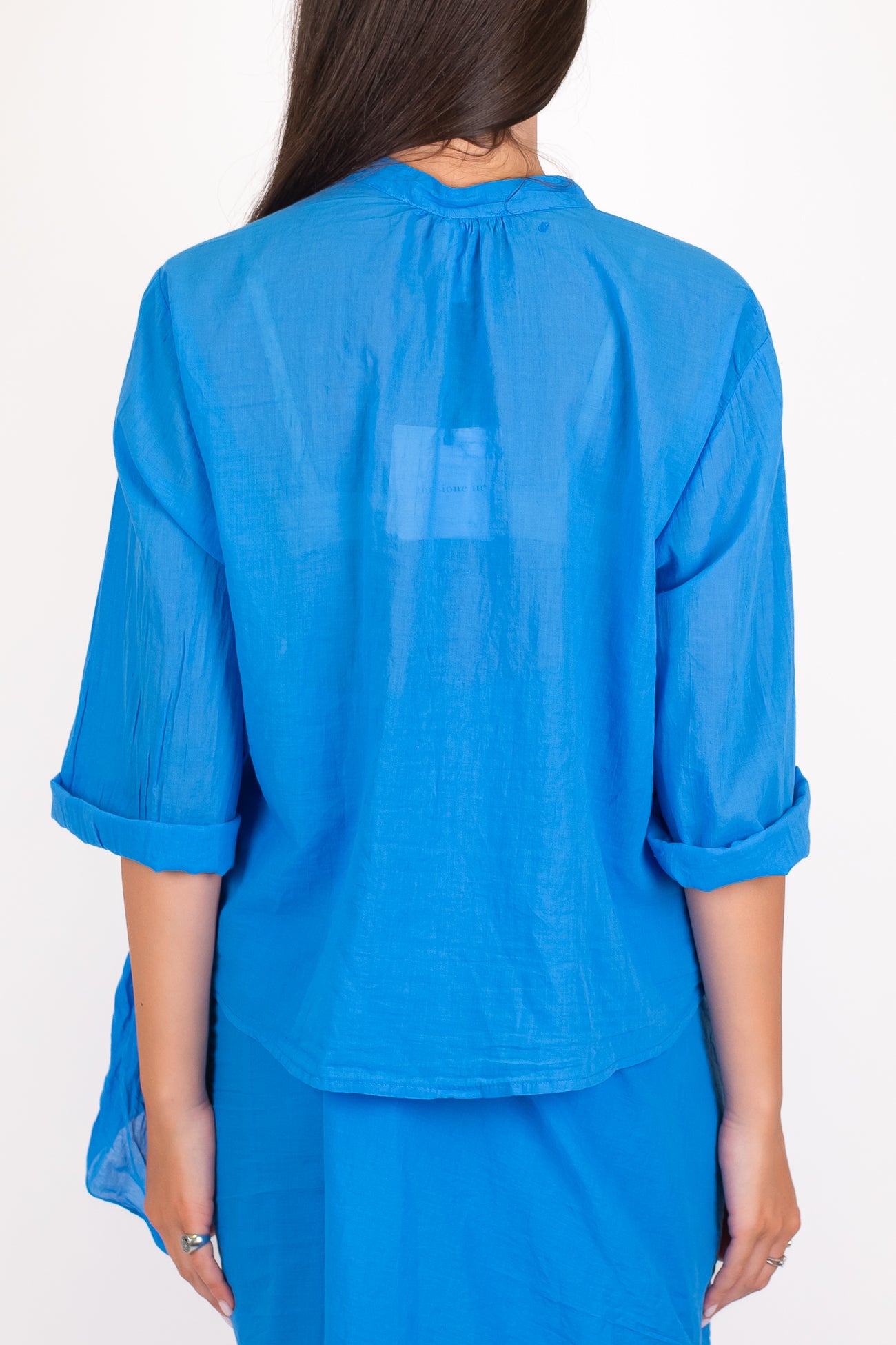 Tensione in - Camicia in mussola di cotone tinta unita con collo coreano