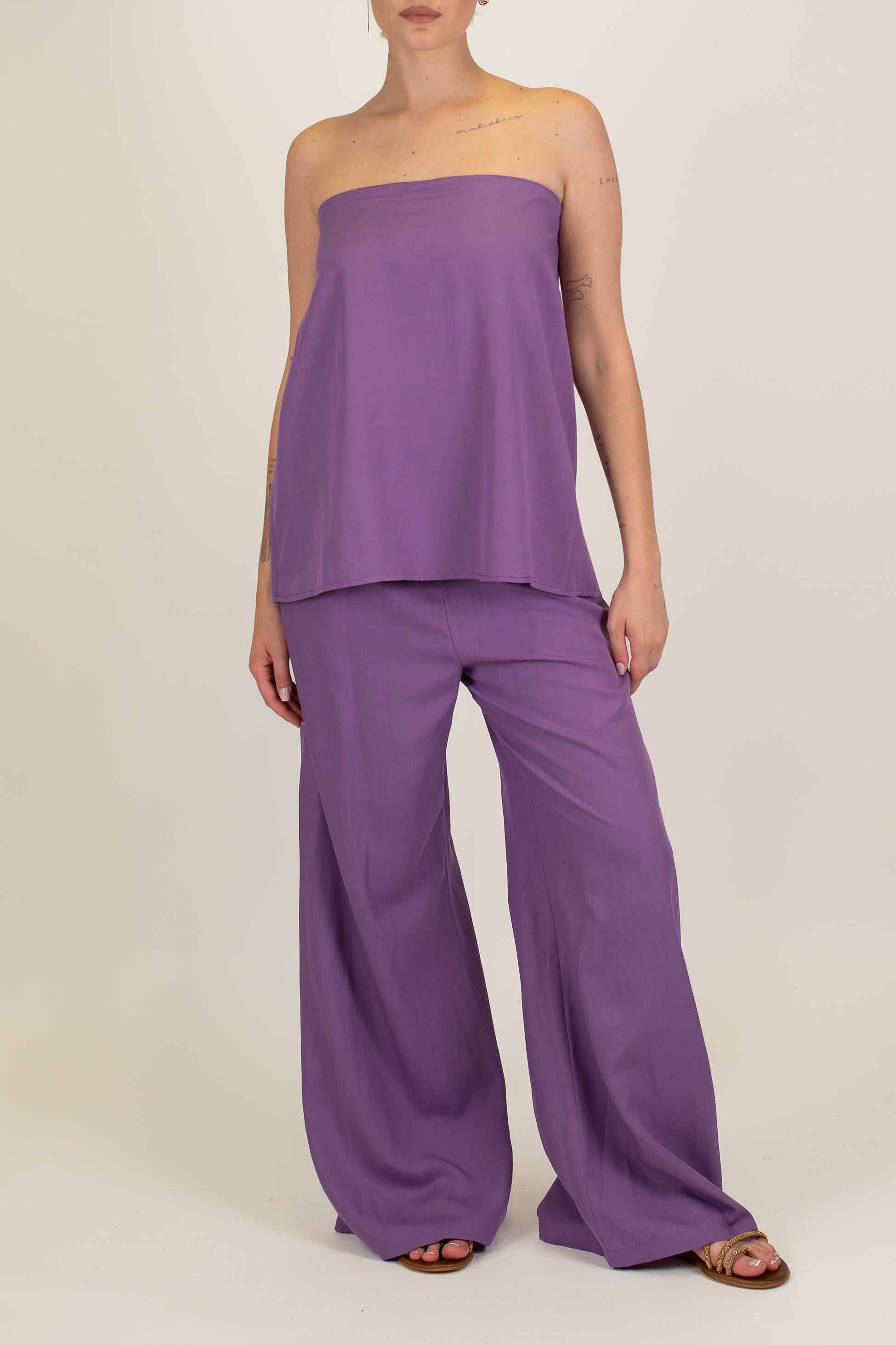 Tensione in - Coordinato in misto lino con top a fascia e pantalone palazzo con elastico sul retro