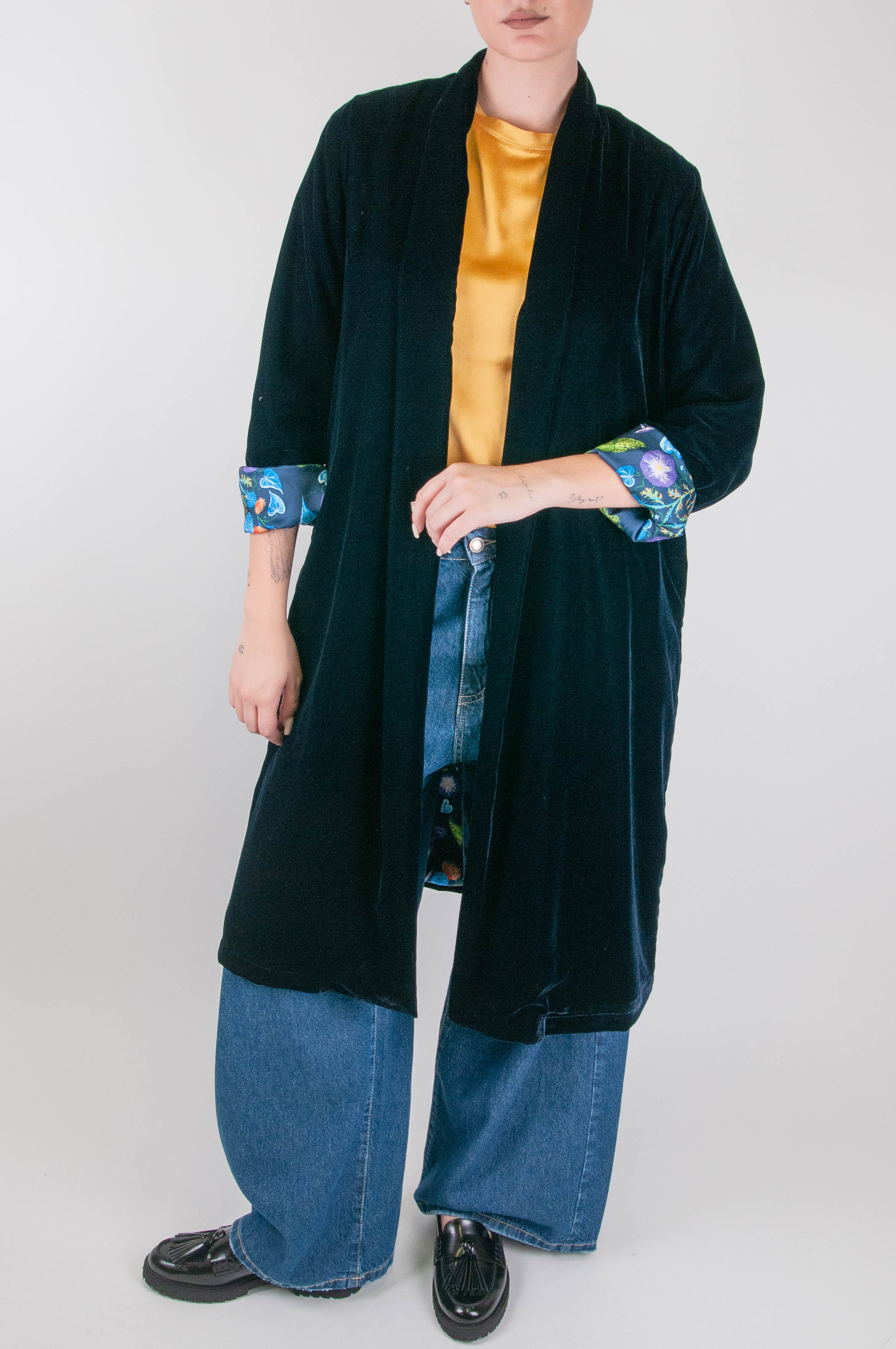 Wu Side - Kimono in velluto liscio con interno fantasia floreale