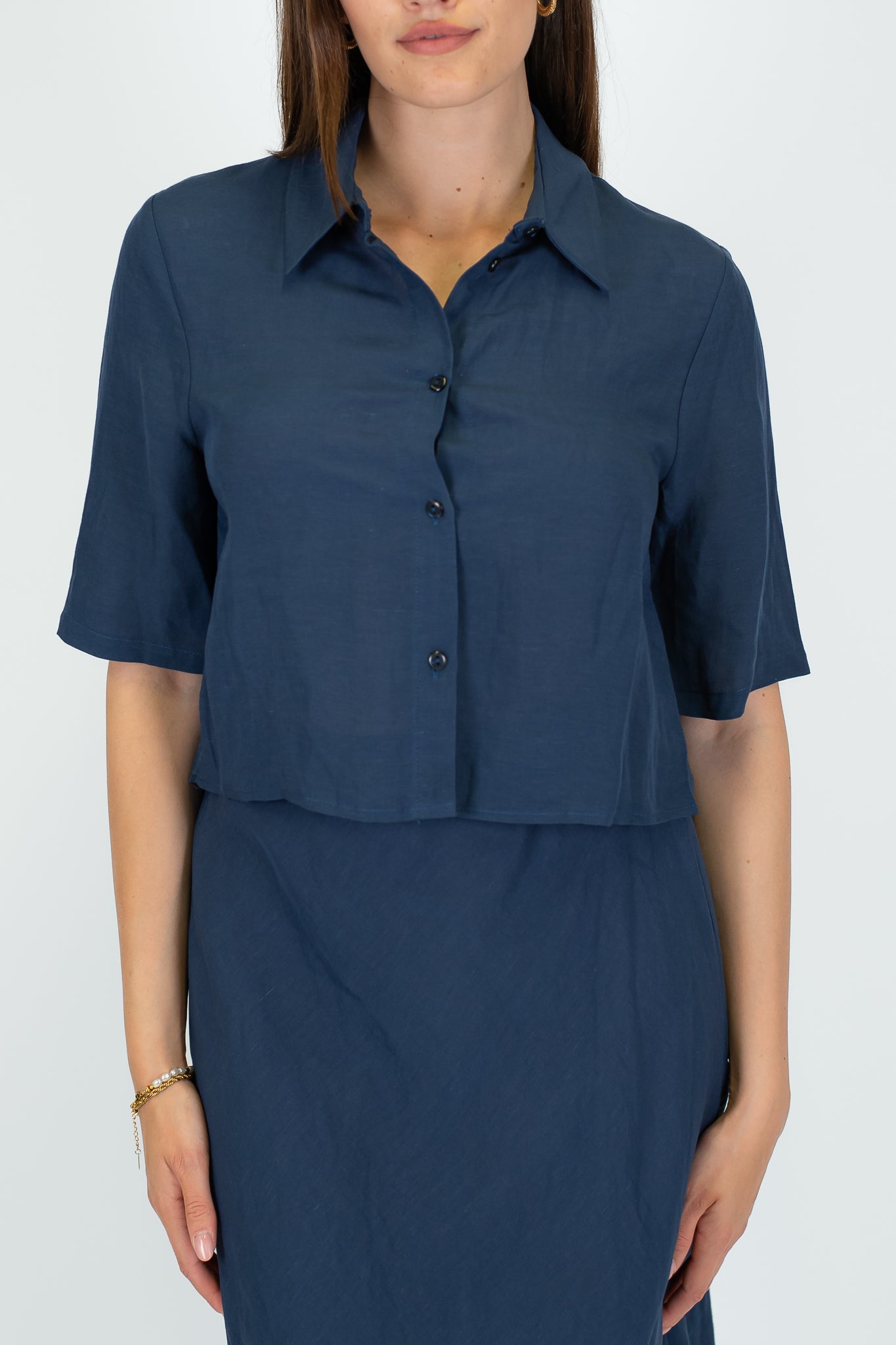 Tensione in - Coordinato in misto viscosa e lino con camicia crop mezzamanica e gonna con elastico in vita