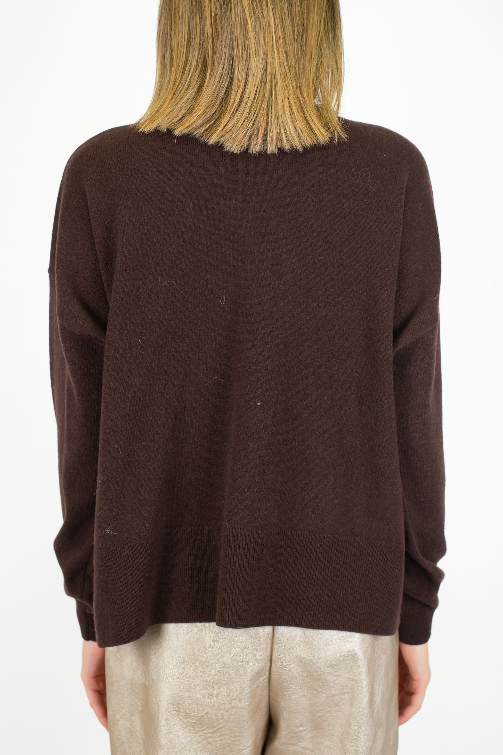 Tensione in - Maglia scollo cratere in 100% lana