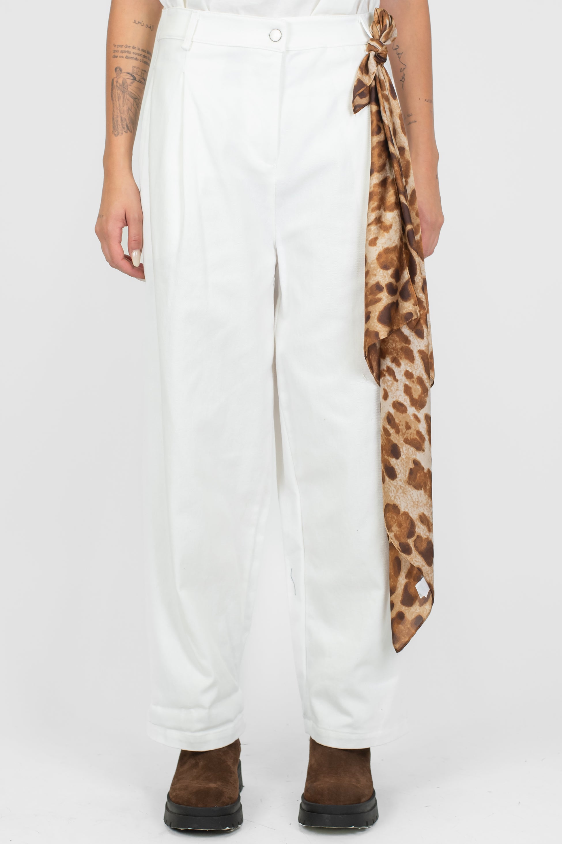 Motel - Pantalone regular in denim colorato