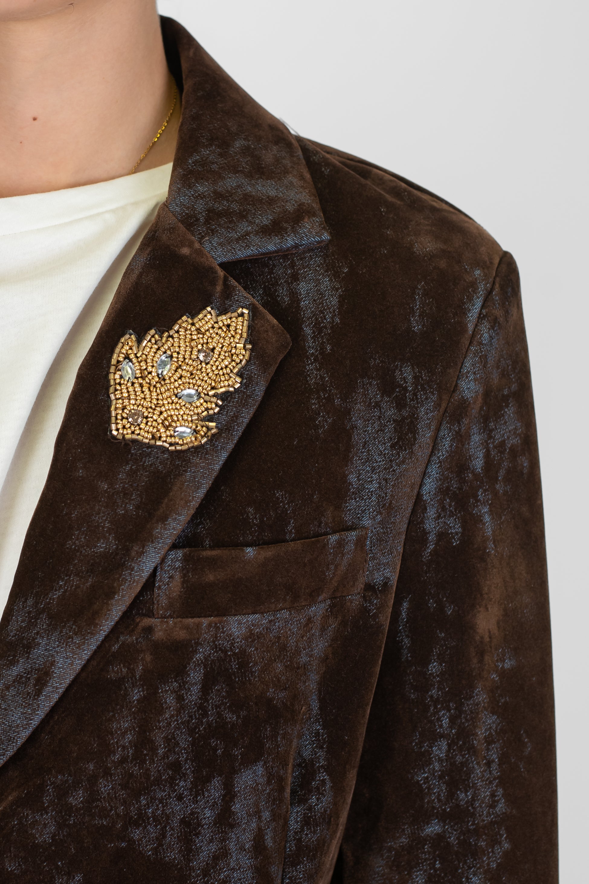 Motel - Giacca monopetto fantasia dirty con spilla gioiello su rever