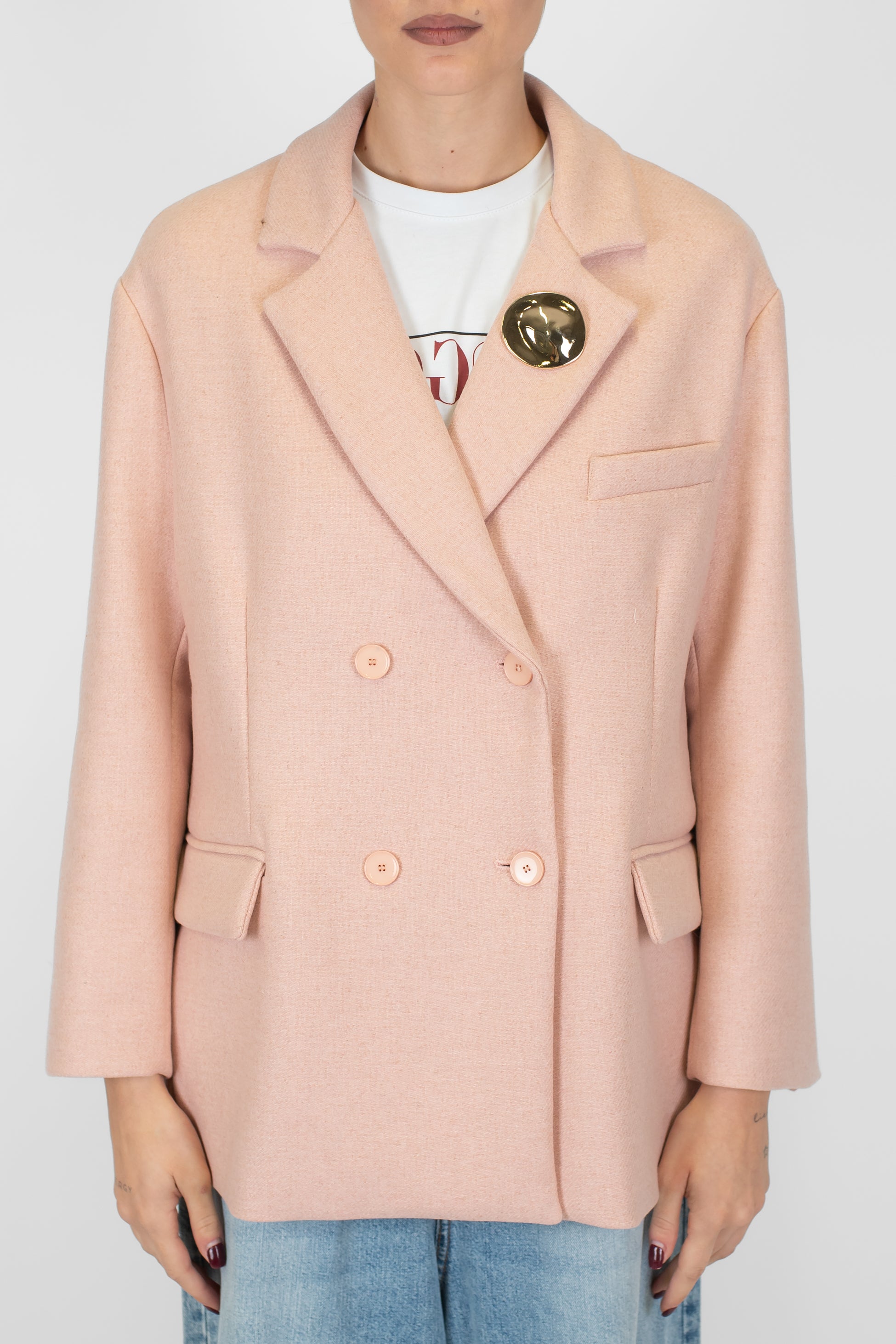 Tensione in - Giacca doppiopetto in misto lana con spilla