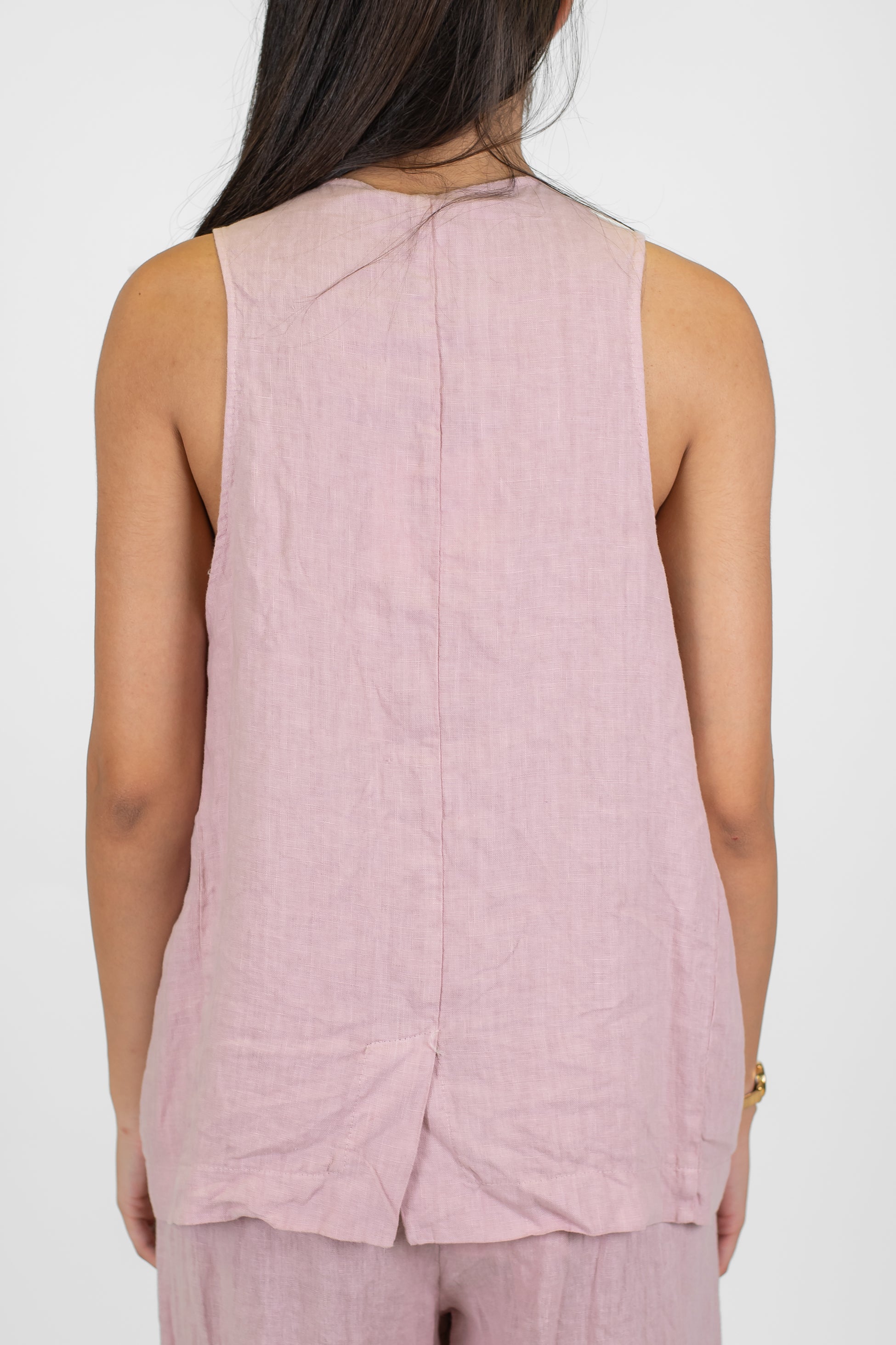 Tensione in - Gilet in puro lino con spilla fiore