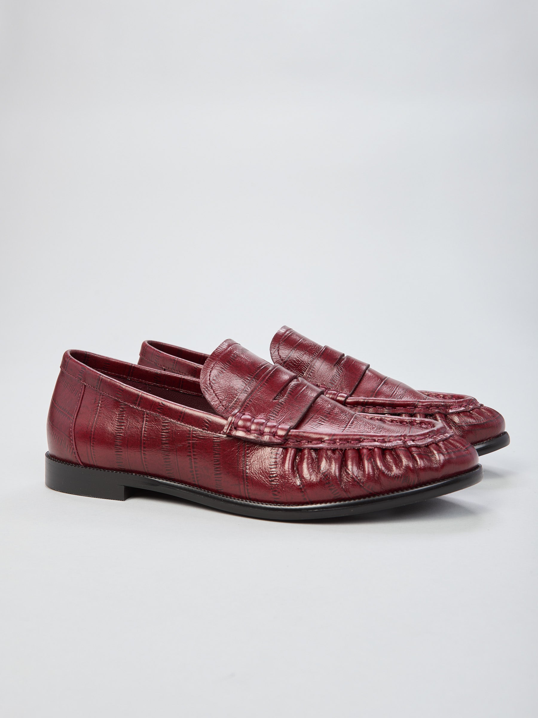 Ovyé - Mocassino in pelle rigata arricciata