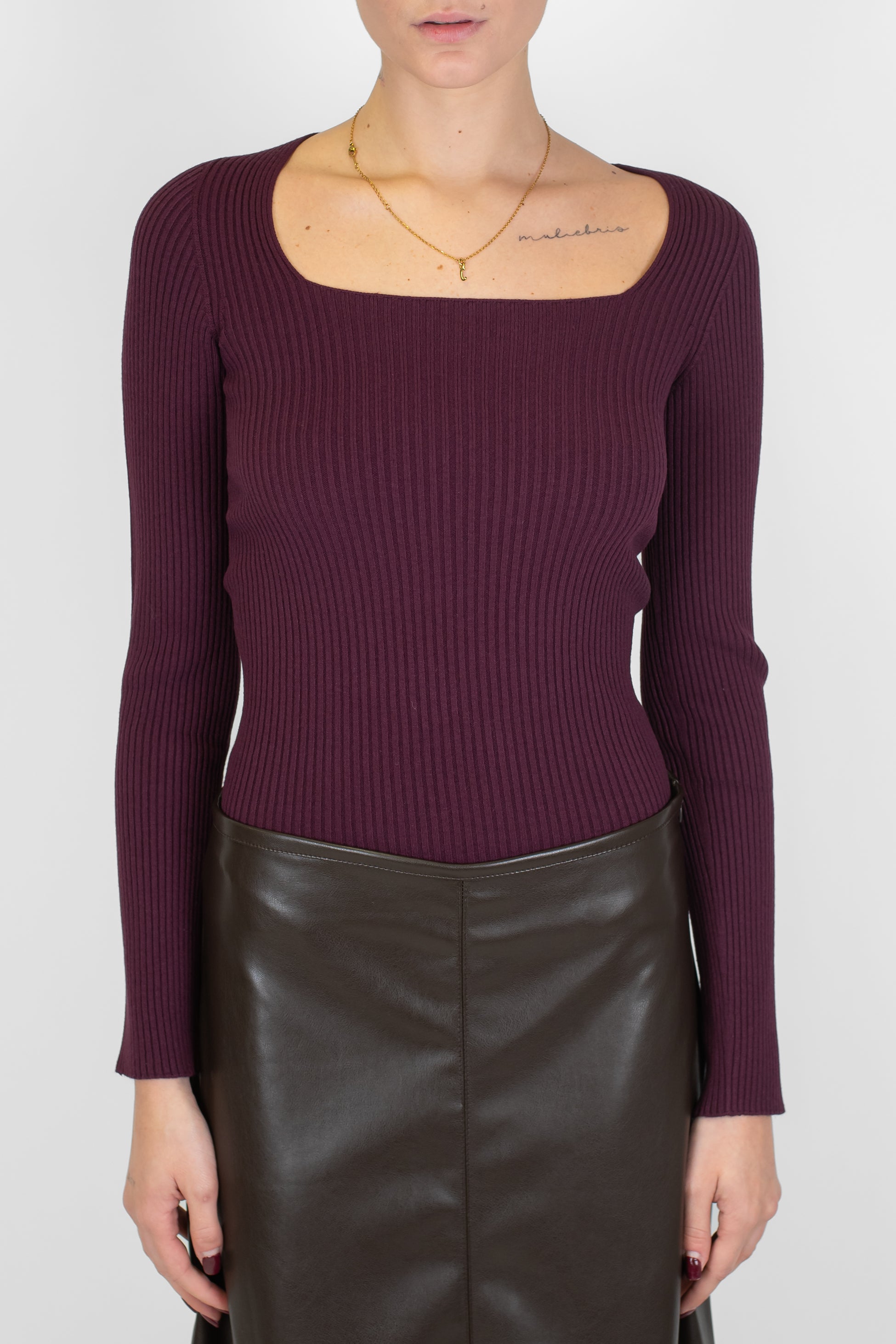 Kontatto - Maglia con scollo quadrato a costine