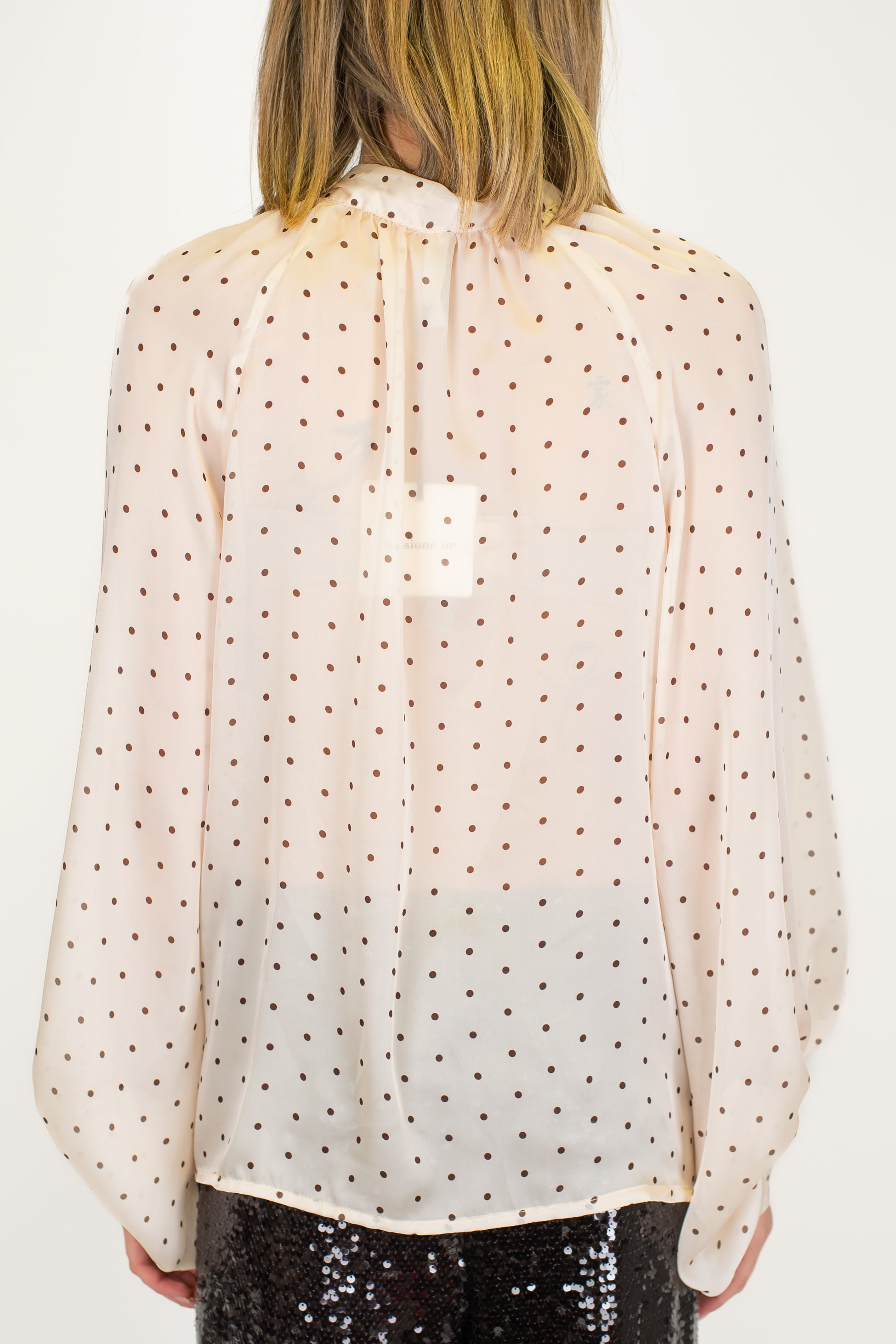 Tensione in -Blusa fantasia pois con fiocco al collo