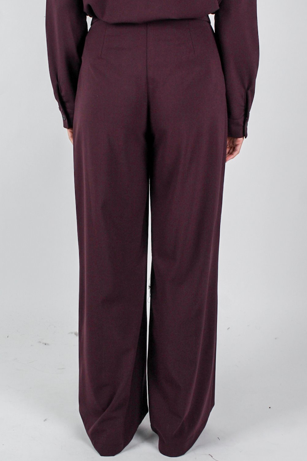 Tensione in - Coordinato tinta unita con camicia e pantalone palazzo