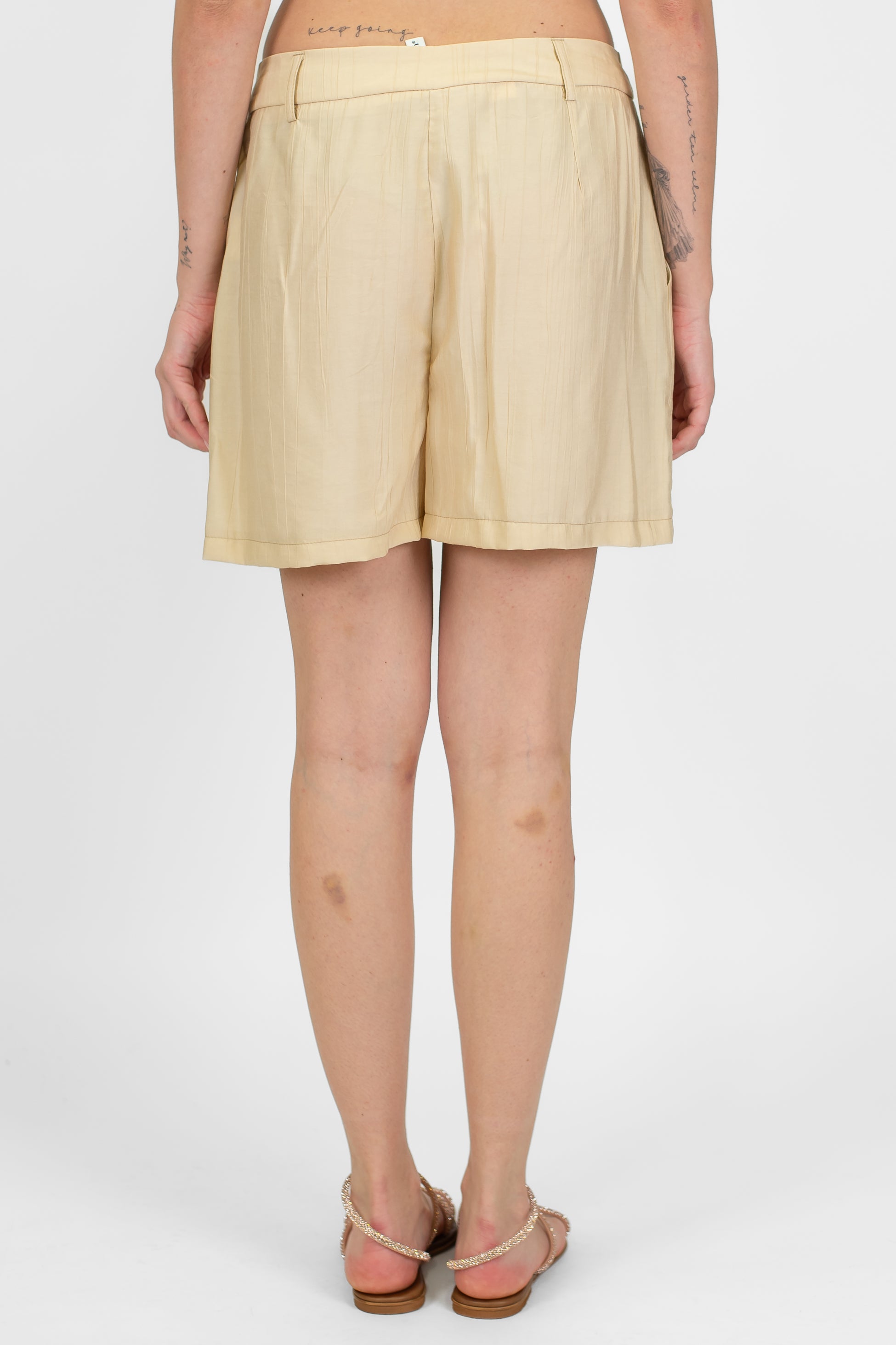 Tensione in - Coordinato in viscosa leggera con giacca crop sfoderata mezzamanica e bermuda