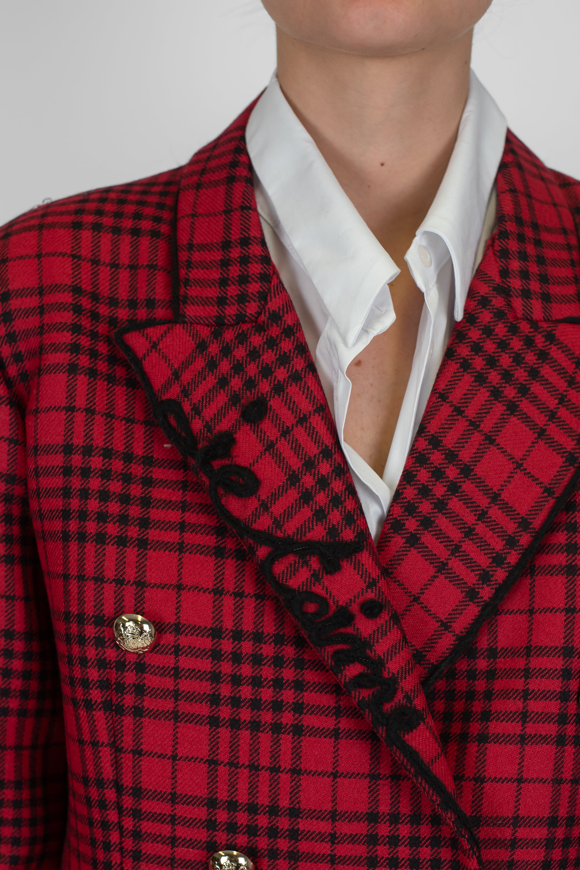 Tensione in - Blazer doppiopetto fantasia quadri in pura lana con profili e scritta ricamata a contrasto