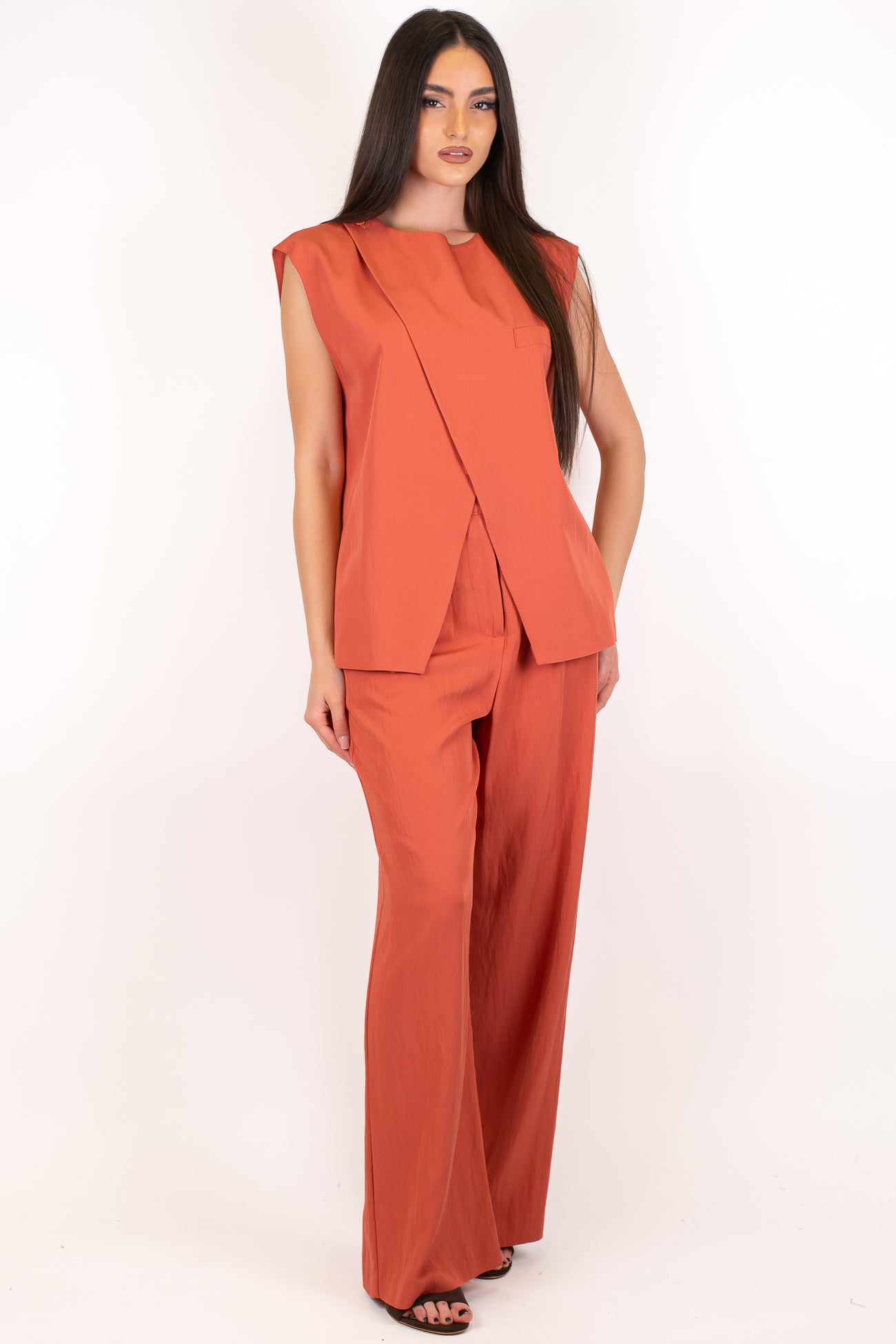 Dixie - Coordinato con giacca giromaniche con chiusura asimmetrica alta e pantalone palazzo con pinces