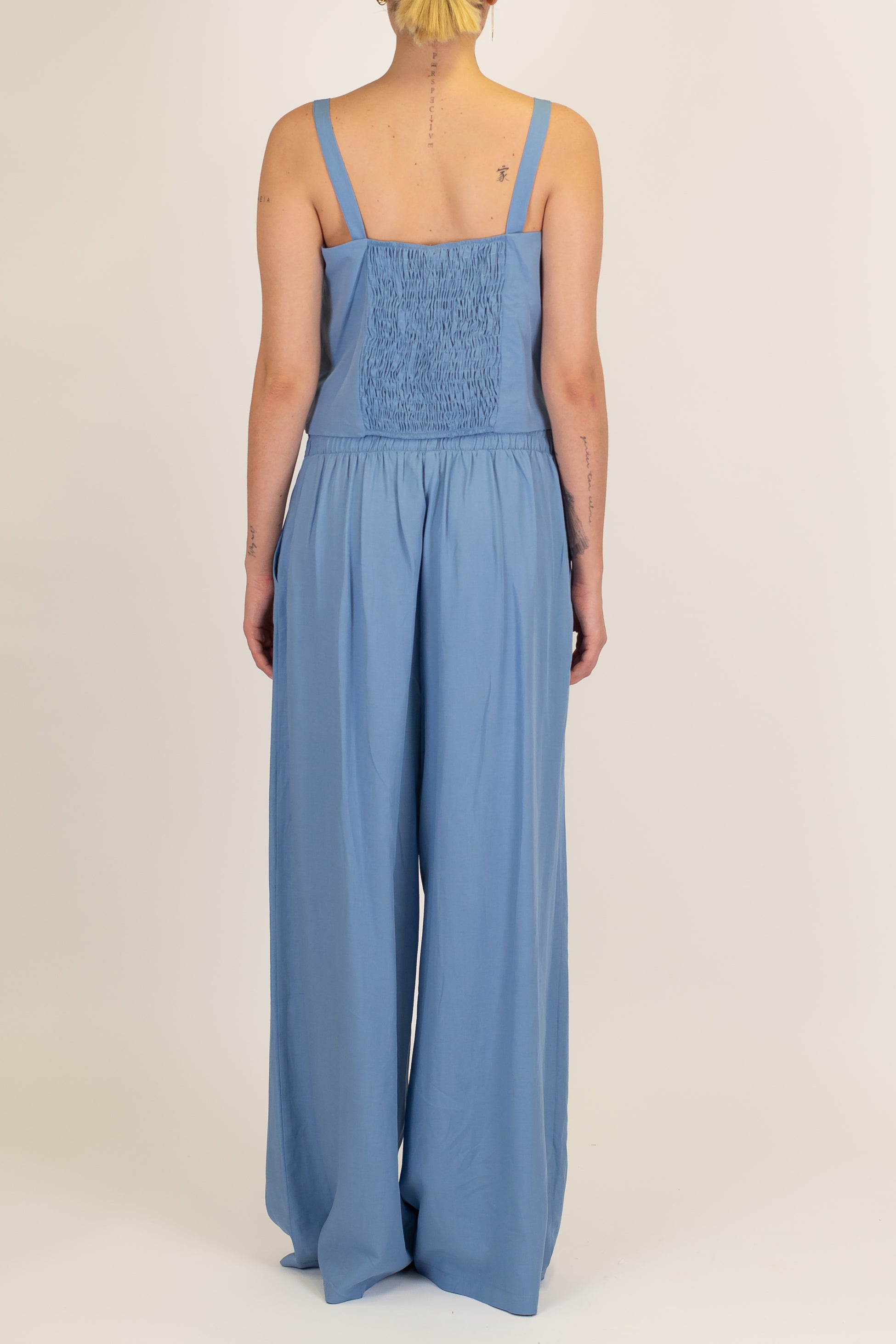 Tensione in - Coordinato in misto viscosa e lino con top bretelle e pantalone palazzo con pinces ed elastico sul retro