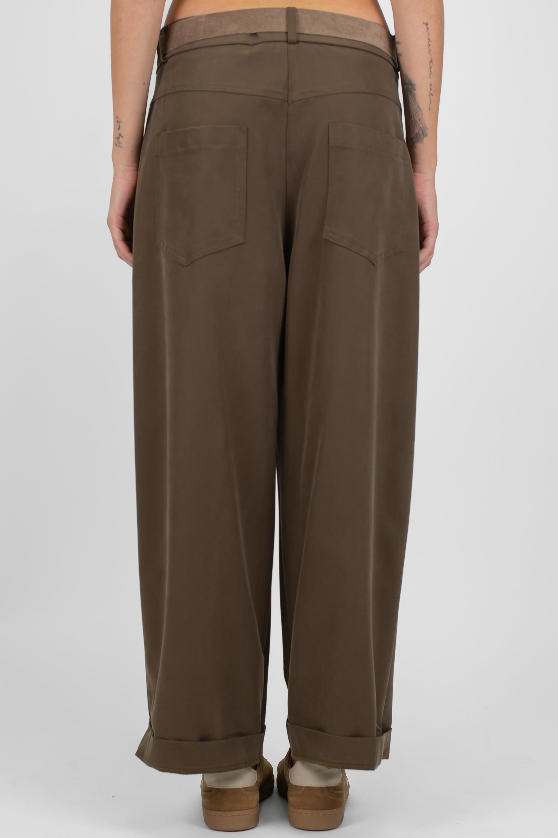 Maryley - Pantalone regular con doppia pinces e risvolto ampio sul fondo