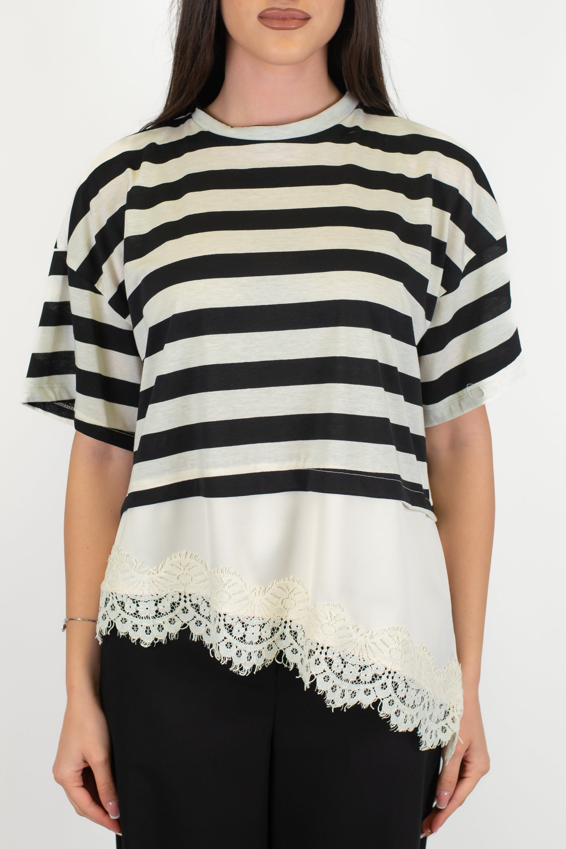 Dixie - T-shirt fantasia a righe con fondo in pizzo asimmetrico