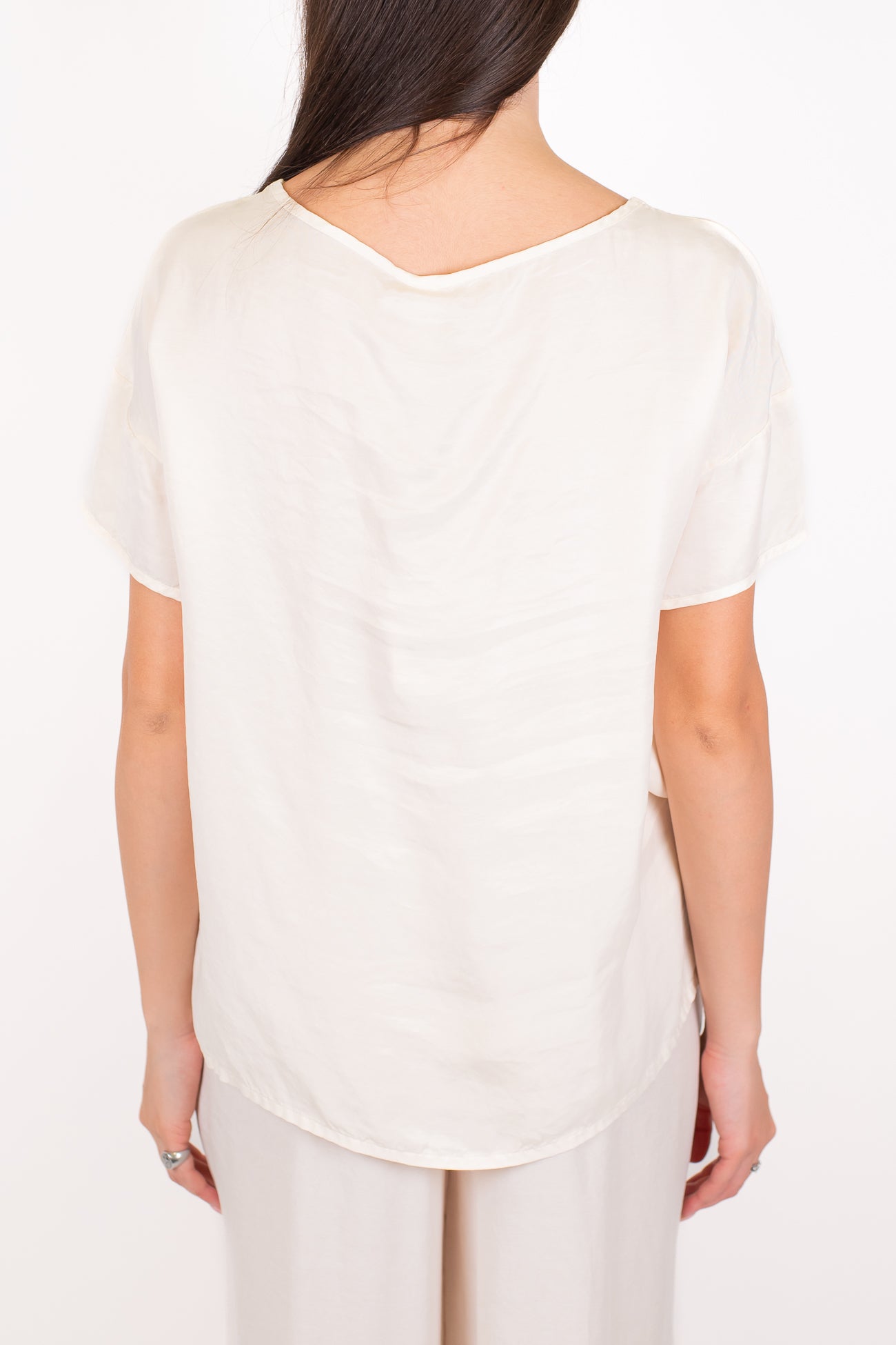 Tensione in - T-shirt scollo a V in lyocell mano cupro