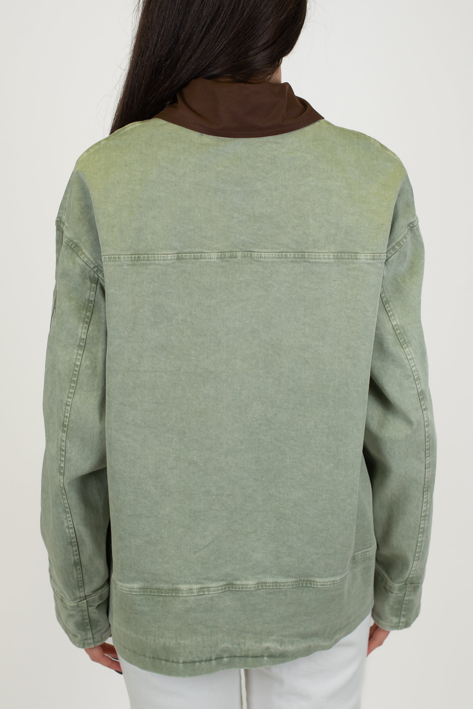 Tensione in - Giubbino con colletto in tessuto e chiusura con alamari