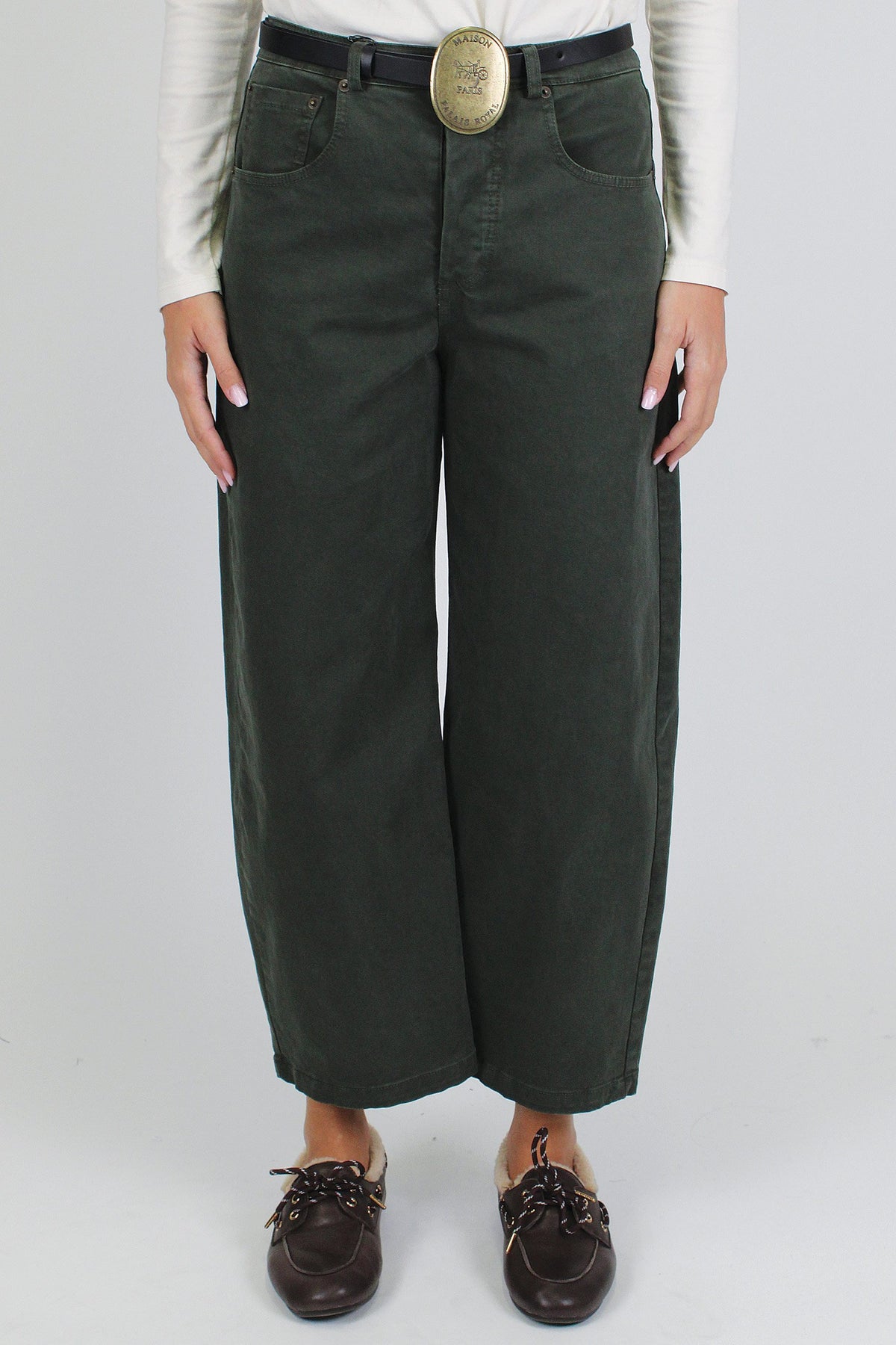 Tensione in - Pantalone balloon crop in denim colorato con cintura