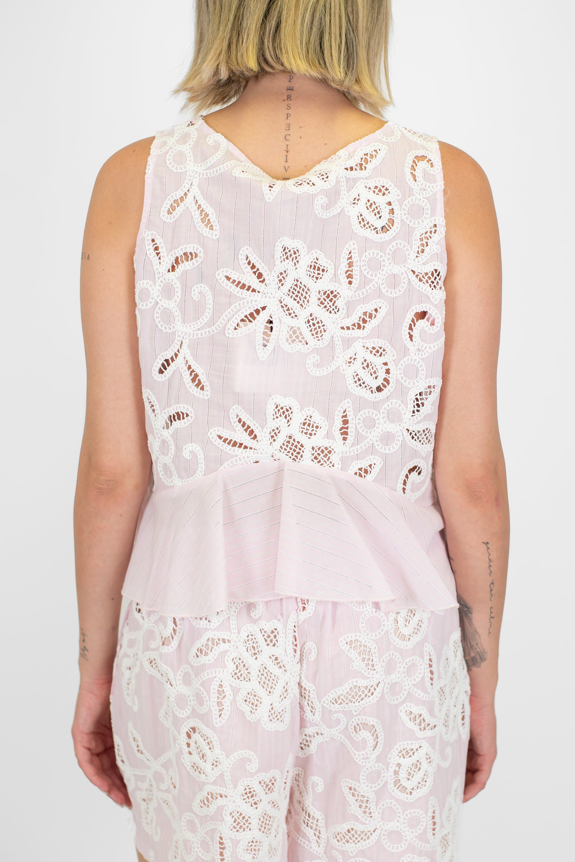 Tensione in - Top con ricami in crochet