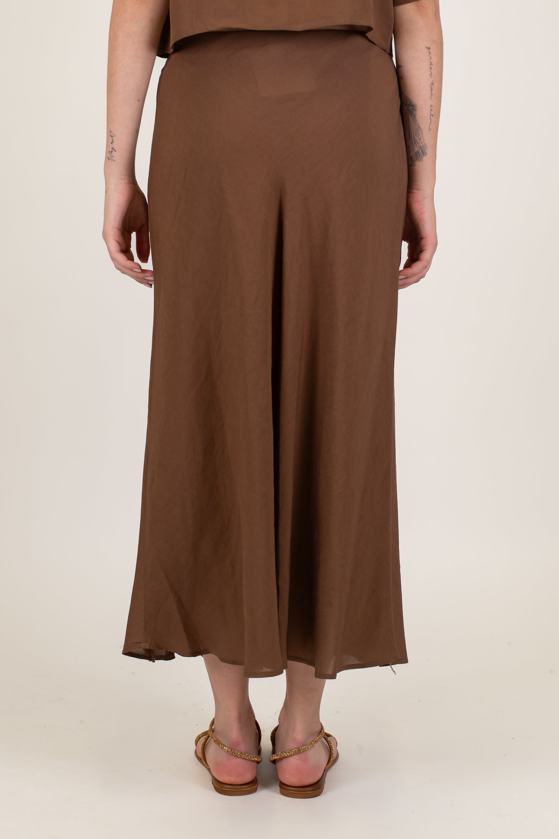 Tensione in - Coordinato in misto viscosa e lino con camicia crop mezzamanica e gonna con elastico in vita