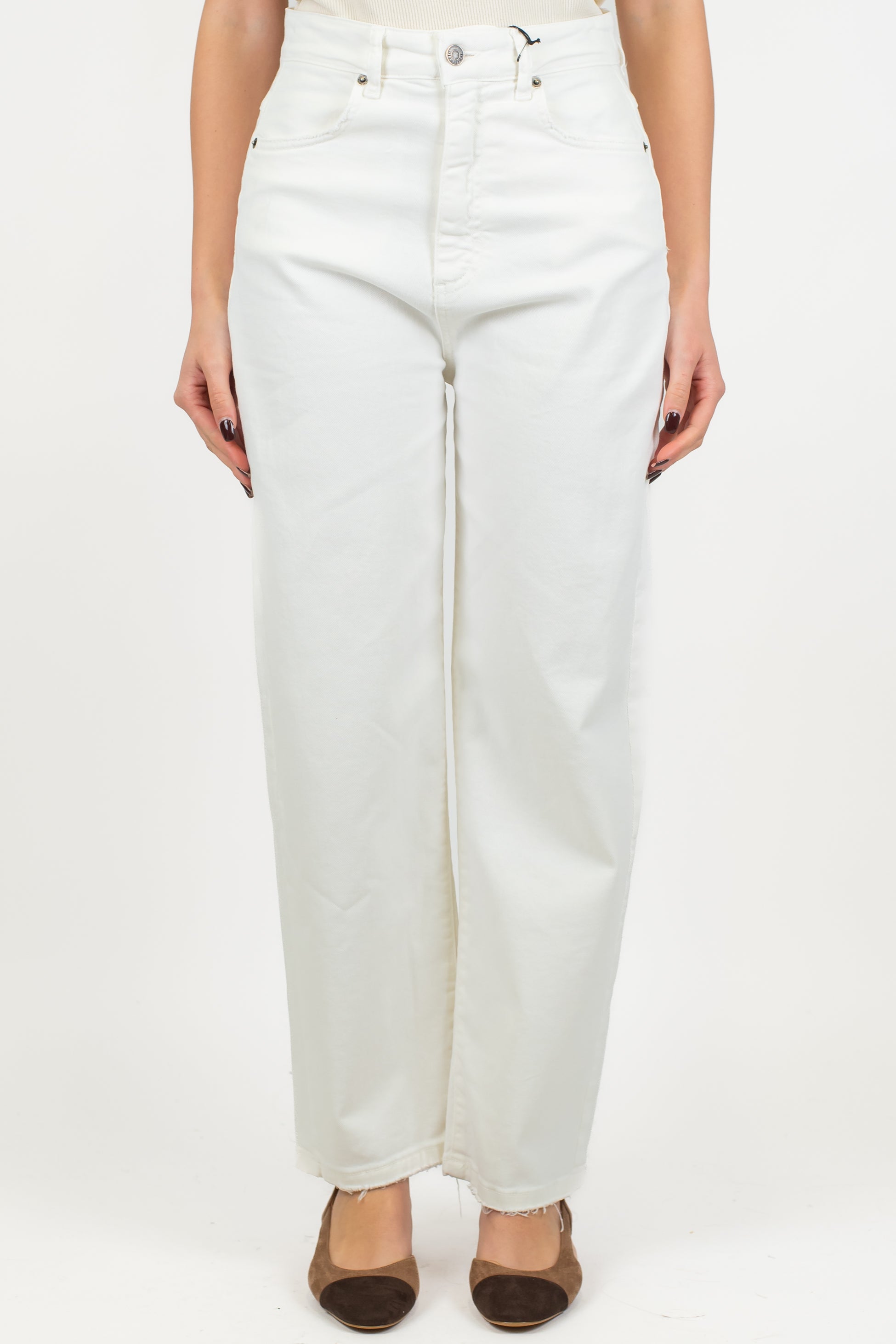 Tensione in - Pantalone regular in denim colorato sfrangiato sul fondo