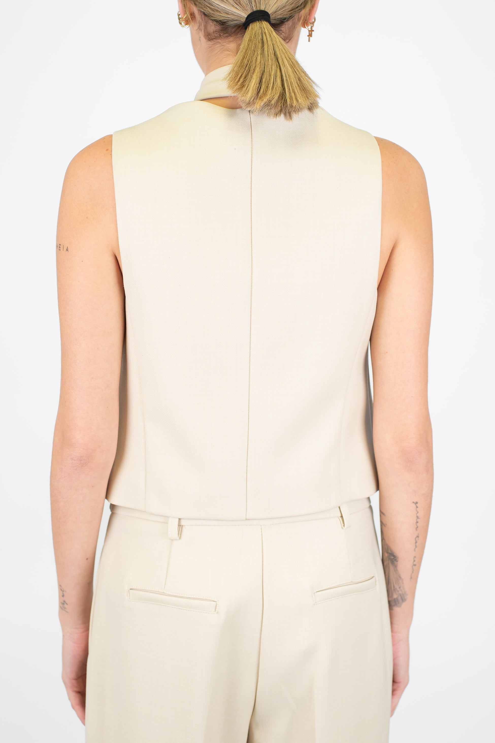 Tensione in - Gilet con cravatta in tessuto